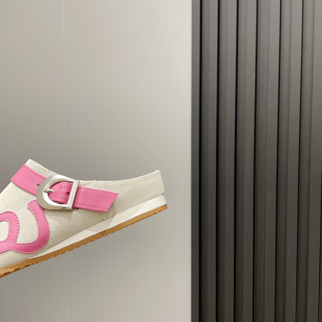 LOEWE Round Toe Patchwork German Sneaker: Classic Style, Ultimate Comfort 9 i1742571259 8323 0