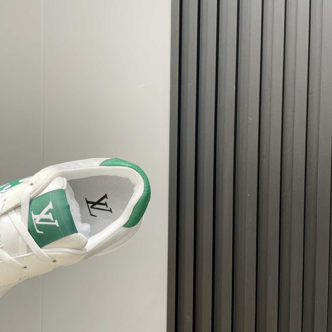 Louis Vuitton Early Spring White Leather Sneakers - Fashionable and Comfortable 8 i1743246315 6364 0
