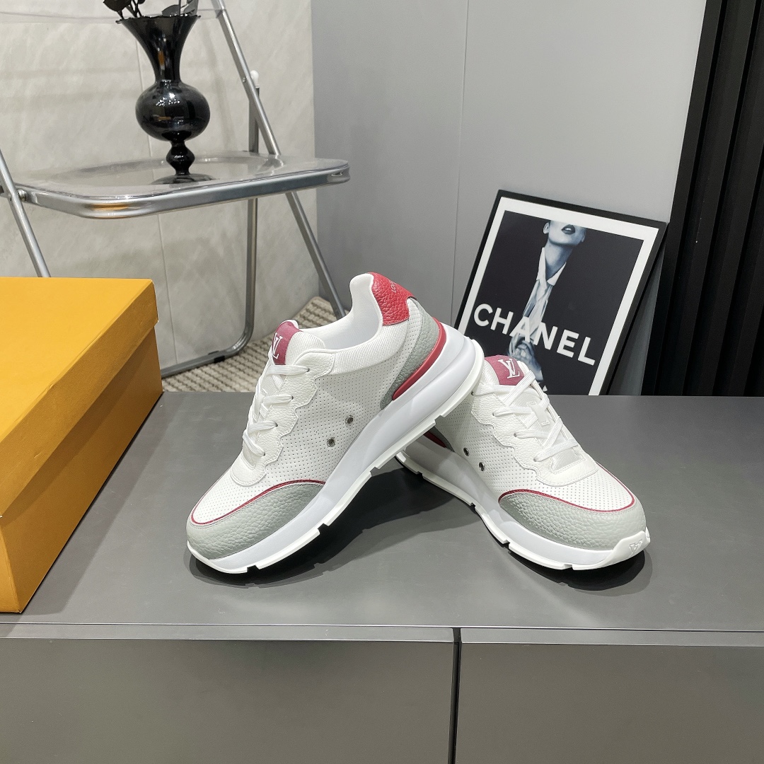 Louis Vuitton 25 Early Spring White Leather Sneakers with LV Logo 5 i1743246368 9051 3