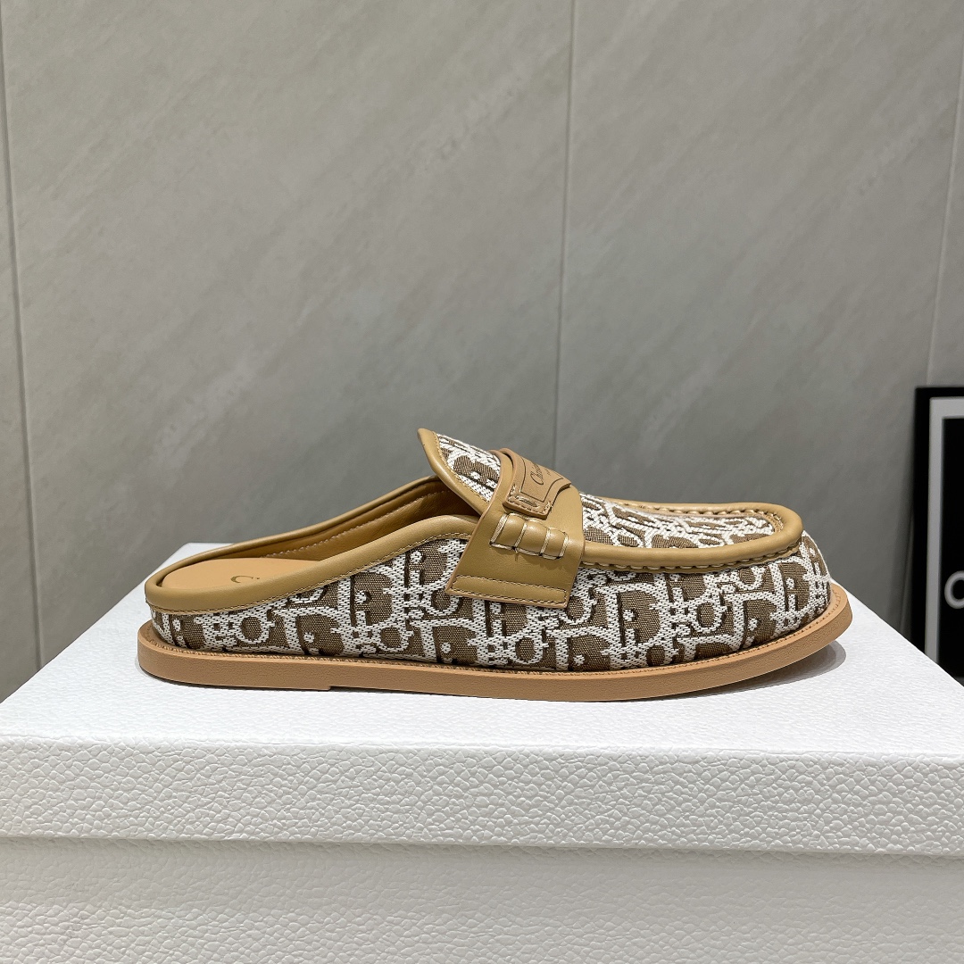 Dior Oblique Embroidered Cotton and Leather Sabot Loafers Mules 8 i1746424883 6283 4