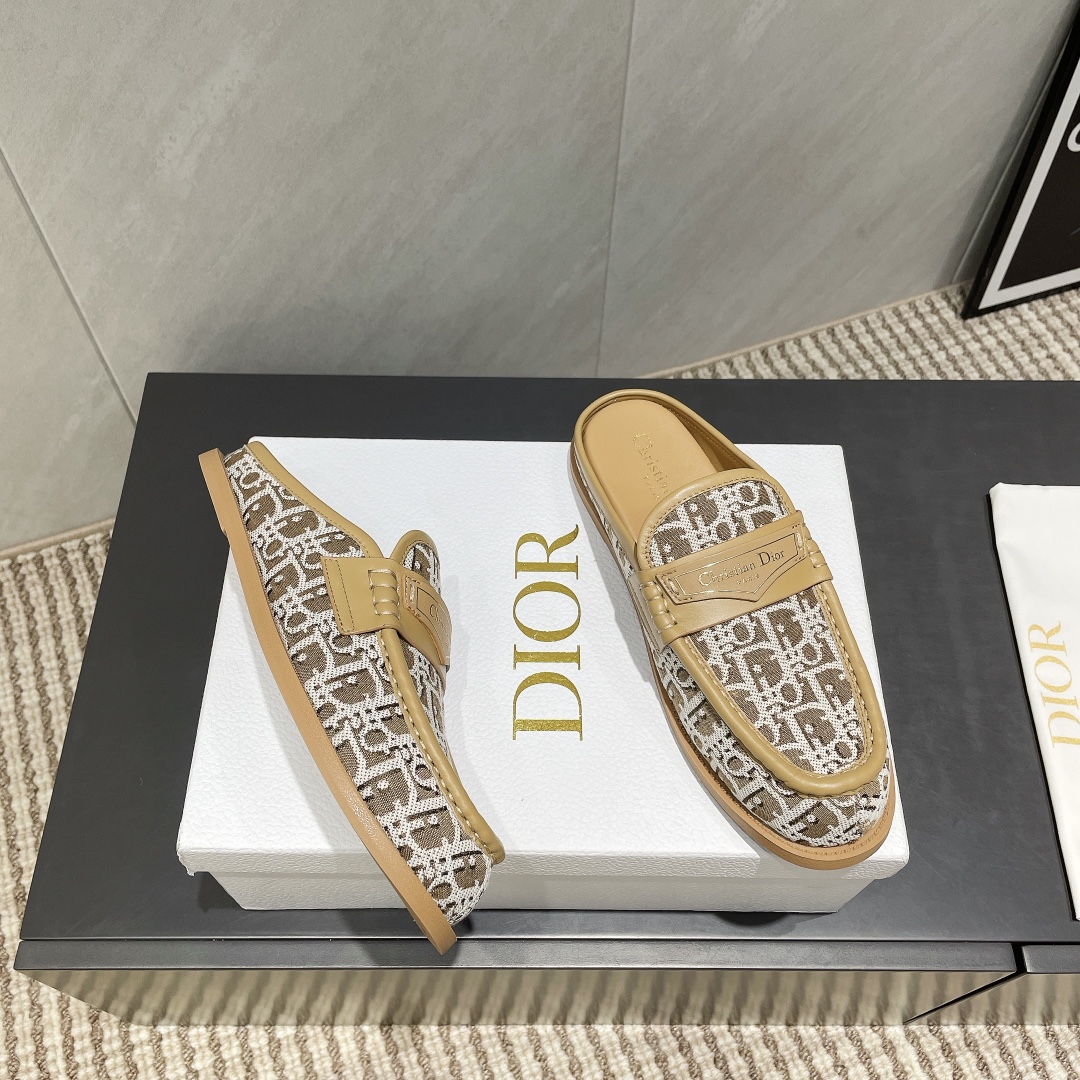Dior Oblique Embroidered Cotton and Leather Sabot Loafers Mules 7 i1746424883 9953 7