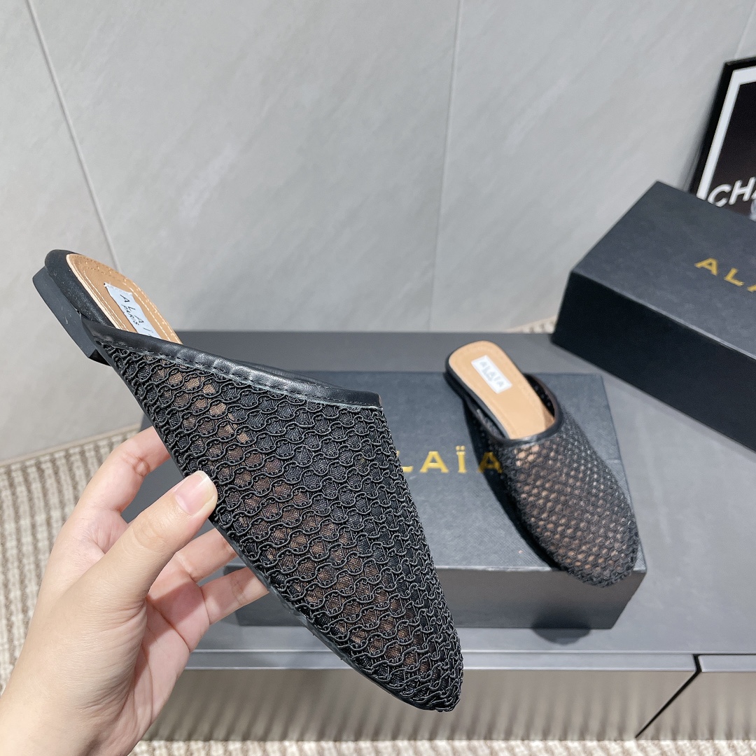 Alaïa Flat Mule: Sexy & Elegant Open Back Single Shoes - Perfect for Any Outfit 2 i1746685944 1775 7