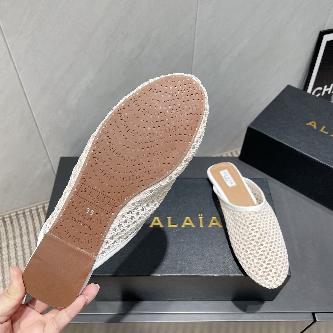 ALAIA Spring 2025 Flat Mules - Designer Women's Shoes, Comfortable and Chic 10 i1746686048 2758 1