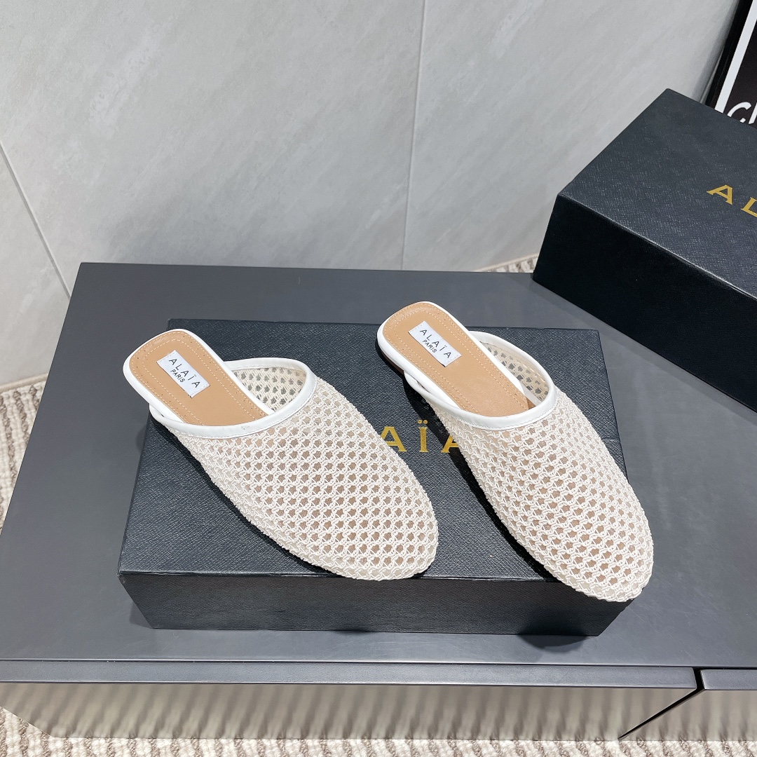 ALAIA Spring 2025 Flat Mules - Designer Women's Shoes, Comfortable and Chic 4 i1746686048 3003 6