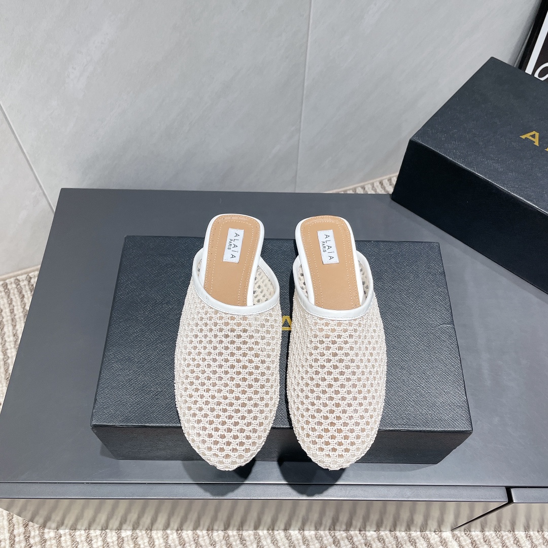 ALAIA Spring 2025 Flat Mules - Designer Women's Shoes, Comfortable and Chic 3 i1746686048 3182 5