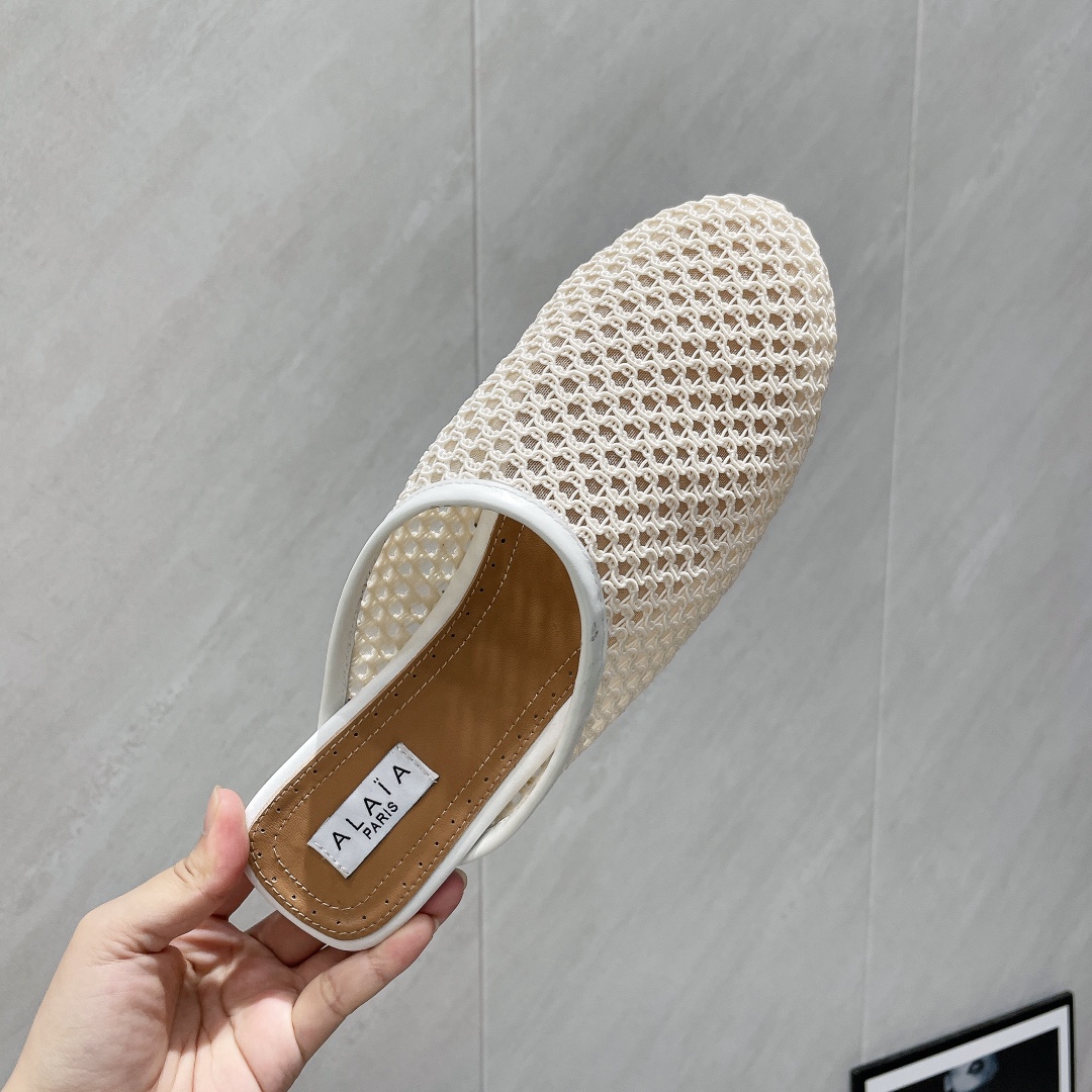 ALAIA Spring 2025 Flat Mules - Designer Women's Shoes, Comfortable and Chic 7 i1746686048 8082 0