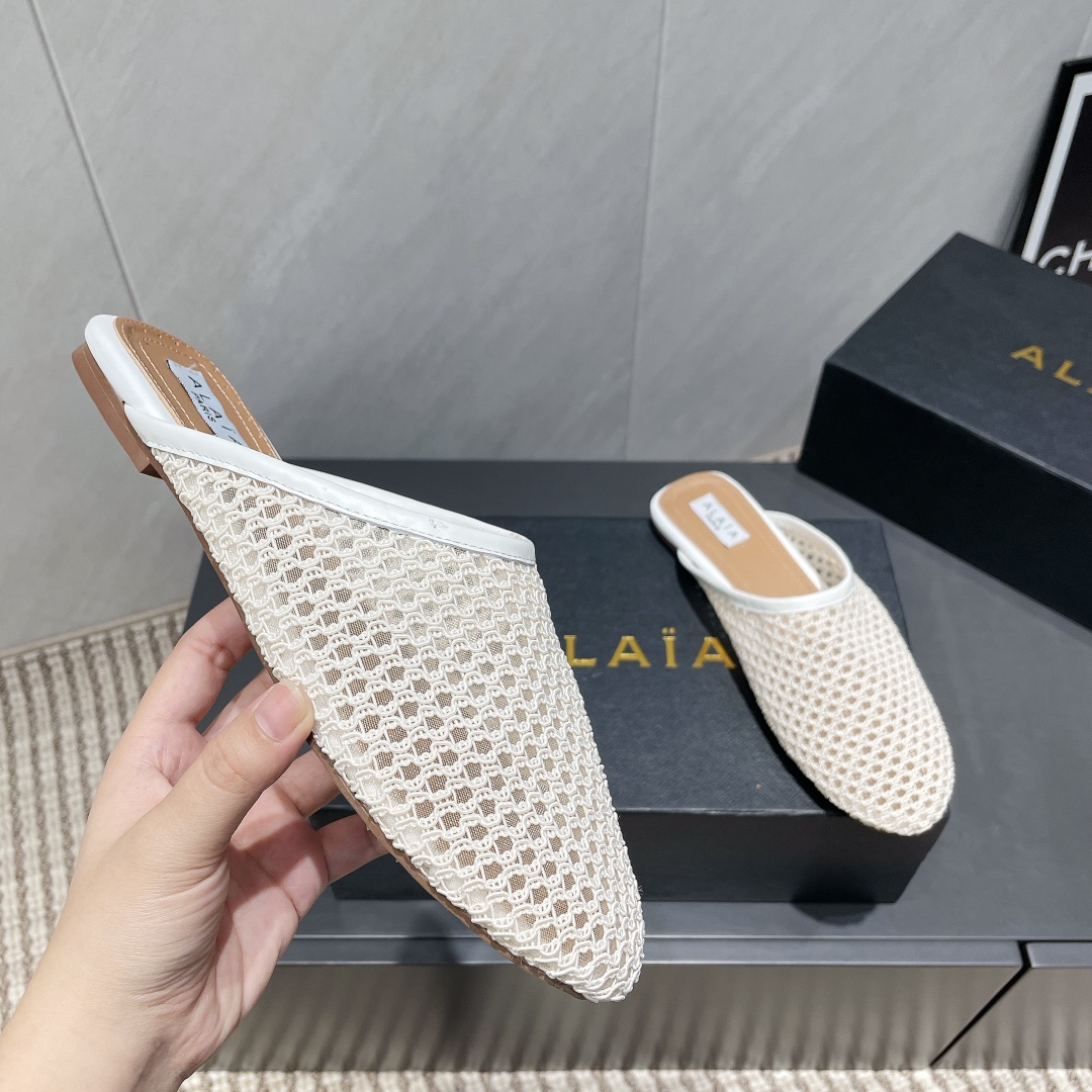 ALAIA Spring 2025 Flat Mules - Designer Women's Shoes, Comfortable and Chic 1 ALAIA Spring 2025 Flat Mules - Designer Women's Shoes, Comfortable and Chic