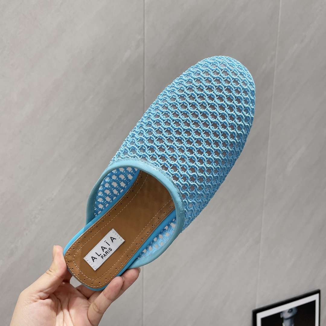 Alaïa Spring Flat Mules: Chic & Comfortable Designer Shoes for Women 7 i1746686080 9729 2