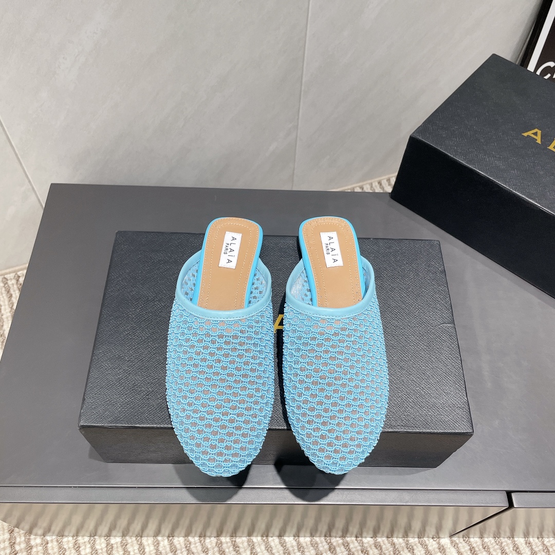 Alaïa Spring Flat Mules: Chic & Comfortable Designer Shoes for Women 3 i1746686093 4277 0