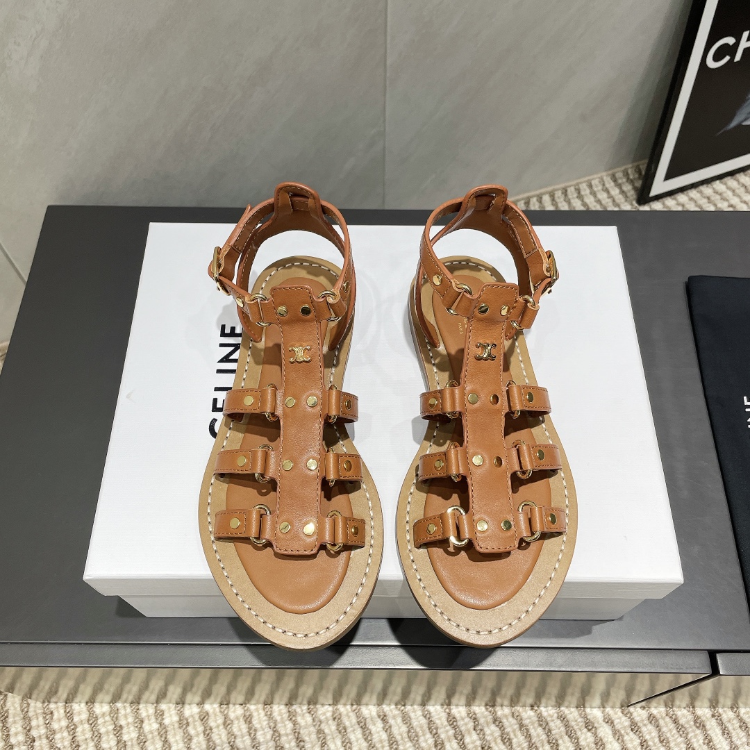 NO:402451,: 'Exclusive Top Version' C*eline Sai*lin 2025vs Spring and Summer Grass Planting Latest Popular Sandals Series... [Share Button Flat Sandals] Summer paired with socks, it is simply amazing. The retro point is full of fashionable looks. The original version is purchased and developed, and the highest output is restored. The original customized retro feel is restored... Fabric: Original customized cowhide Inner: Original customized sheepskin Outsole: Original open mold wear-resistant combination sole Packaging: Original full set of packaging Size: 35-39 (40. Customized without return and exchange) Color: Slippers sandals, sandals, slippers, cowhide, sheepskin, socks19860909:《独家顶级版本》  C*eline赛*琳2025vs春夏种草 最新爆款凉鞋系列…【标扣平底凉鞋】 夏天搭配袜子,简直绝绝子了复古的点上带上了满分时髦感颜值绝原版购入开发,依旧最高输出,还原原版定制复古感…… 面料:原版定制牛皮 内里:原版定制羊皮 大底:原版开模耐磨组合大底 包装:原版全套包装 码数:35-39（40.定制不退换） 颜色:官网同步更新,拖鞋凉鞋,sandals,slippers,cowhide,sheepskin,socks,Women's Shoes