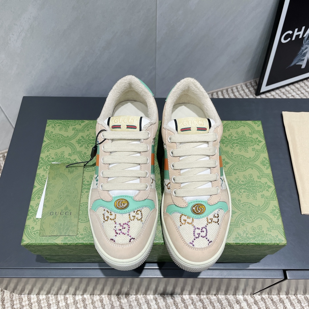 NO:402456,: Women and men's 'Top Version' [Couple Style Small Dirty Shoes] G Home Gucci Small Dirty Shoes Full Series Upgrade Long-term Production GG Gucci Series Old Casual Small Dirty Shoes Showcase ZP Development Pure Original Version... Metal Double G Crystal Cylindrical Mark... Gucc Original Pattern Webbing... Upper Stain Color Cowhide Staining Classic Double G Cloth Fabric: Customized Cowhide Customized Original Letter Cloth Full Oil Edge Seal Inner: Customized Original Towel Cloth, Delicate Soft, More Comfortable and Breathable Foot: Cowhide Latex Injection Molding, Private Moulded Steel Printing Outsole: Original Open-die Two-color TPU Sole (Lower Layer, Narrow Upper Layer) Packaging: Original Aircraft Box Packaging Size: 35-44 (Female 34.41.42 Male 38.45.46 Customized No Returns and Exchanges)  Color: Official website synchronous update, casual shoes/sports shoes, gucci, gucci, gucci, gucci, gucci, sneakers, cowhide19860909:女男《顶级版本》【情侣款小脏鞋】 G家古驰小脏鞋全系列升级 长期做货 GG古奇系列做旧休闲小脏鞋走秀款 ZP开发纯原版本……金属双G水晶圆柱形标……Gucc原版纹织带……鞋面擦色牛皮磨砂拼接经典双G布 面料:定制牛皮定制原版字母布料全油边封口工艺 内里:定制原版毛巾布里,细腻柔软更舒适透气 垫脚:牛皮乳胶注塑一体,私模钢印  大底:原版开模双色TPU大底(下层宽,上层窄) 包装:原版飞机盒包装 码数:35-44（女34.41.42男38.45.46定制不退换） 颜色:官网同步更新,休闲鞋/运动鞋,gucci,gucci,gucci,sneakers,cowhide,Women's Shoes