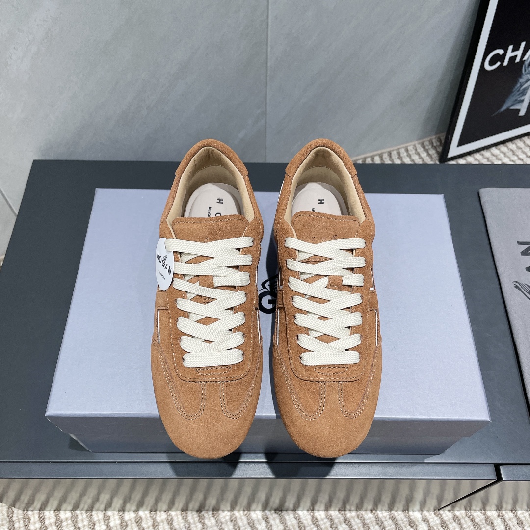 NO:402444,: 'Exclusive Top Version' HOGAN/2025vs Spring and Summer Latest Sports and Leisure Series... [Couple Color-Blocking Casual Shoes] Popular H color-blocking craftsmanship~ Casual Sports Shoes are exquisitely hand-made design incorporates military uniform elements, part-time practicality and personalized styling; diverse materials incorporate colorful creative inspiration, blending brand classics and trendy styles, illuminating casual daily life; equipped with memory foam inner sole cushioning design, light and comfortable, lightweight, comfortable and diverse styles~~~ Customized fabric original cowhide, customized original sheepskin footbed custom original injection molding pads, large sole original mold foam molding sole, size 35-44, packaging original complete package, color official website synchronous update, casual shoes/sports shoes, sneakers, cowhide, sheepskin19860909:女男《独家顶级版本》 HOGAN/2025vs春夏最新运动休闲系列……【情侣拼色休闲鞋】 流行 H拼色工艺~休闲运动鞋履精湛手工设计融入军装元素,兼职实用与个性造型感;多元材质融入缤纷创作灵感,调和品牌经典与潮流格调,点亮休闲日常;搭载记忆泡沫内底缓震设计,轻盈舒适,焕呈轻巧,舒适多元化风格穿搭~~~ 面料定制原版牛皮 内里定制原版羊皮 垫脚定制原版注塑成型垫 大底原版开模发泡成型底 码数35-44 包装原版全套包装 颜色官网同步更新,休闲鞋/运动鞋,sneakers,cowhide,sheepskin,Women's Shoes