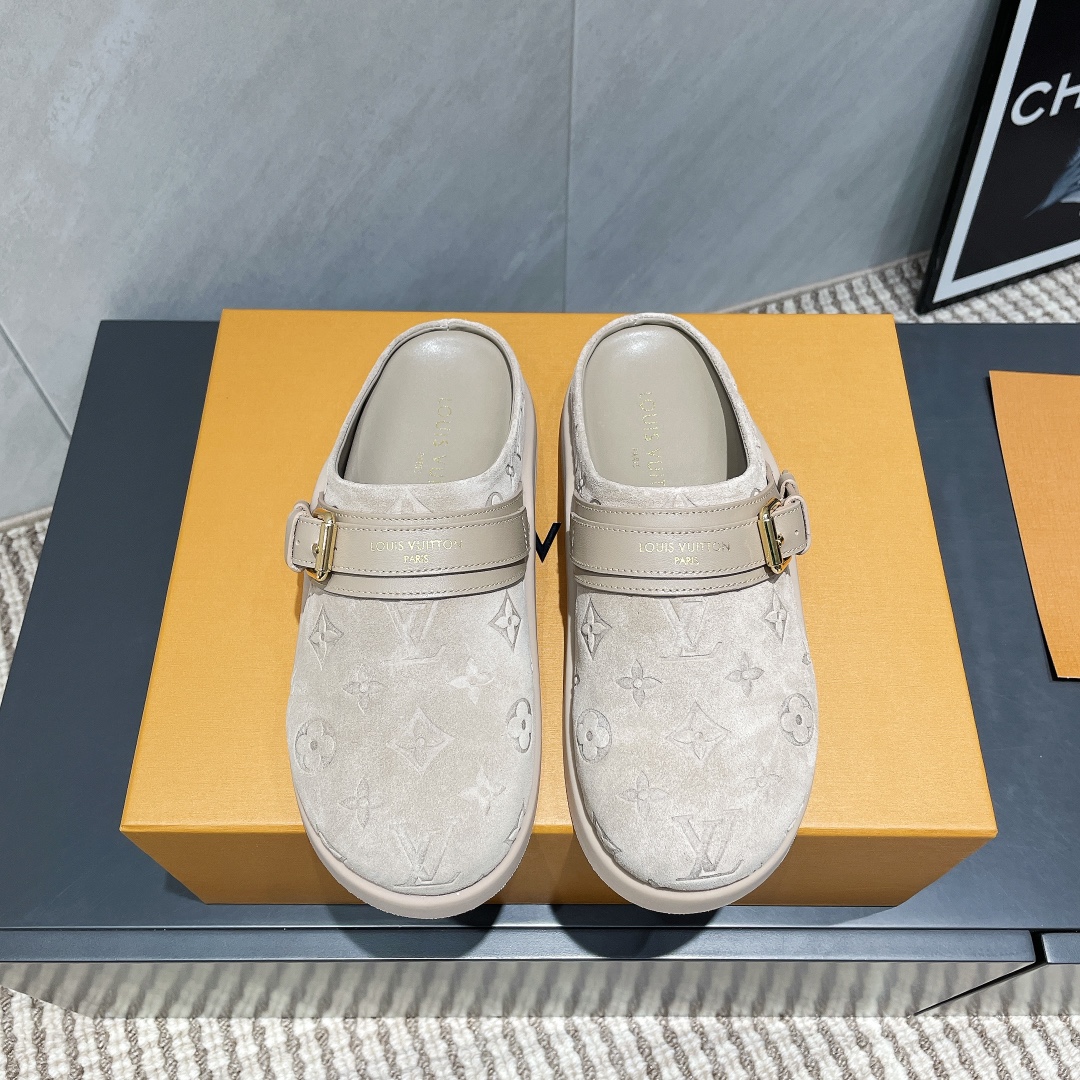 NO:402435,: 'Exclusive Top Version' L Donkey Brand 2025vs Autumn New Casual Shoes Series... [Horizontal Casual Shoes] Original details, super genuine style, super good-looking, super atmospheric on the feet, with temperament, fashionable and sporty style, and excellent comfort... Fabric: Original custom cowhide Inner: Original custom sheepskin Footpad: Original imported sheepskin Outsole: Original mold-open anti-slip rubber sole Sole Height: 2.5cm Size: 35-39 (40.41. Customized without return) Color: Synchronous update of the official website, semi-torque, louis vuitton, cowhide, sheepskin19860909:《独家顶级版本》 L驴牌2025vs秋季新款休闲鞋系列……【横带休闲单鞋】 原版细节,超正版型,超级好看,上脚超大气,自带气质,时尚运动风,舒适度特别棒…… 面料:原版定制牛皮 内里:原版定制羊皮 垫脚:原版进口羊皮 大底:原版开模防滑橡胶底 底高:2.5cm 码数:35-39（40.41.定制不退换） 颜色:官网同步更新,半拖,louis vuitton,cowhide,sheepskin,Women's Shoes