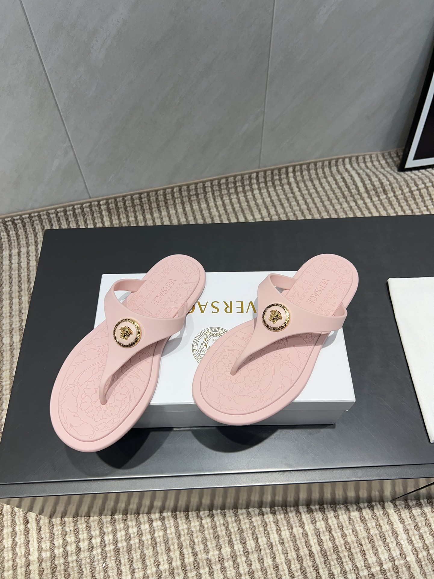 Stylish Sandals Inspired by Planets with Zirconium Fabric and Unique Design - 图片 3