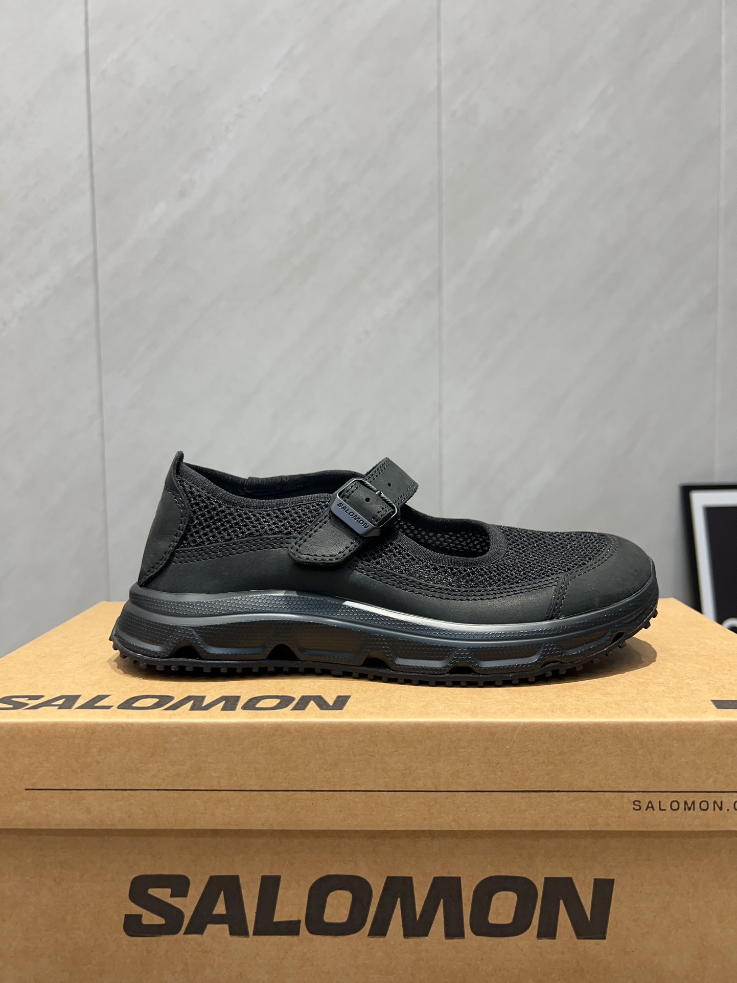 Limited Edition Salomon XT Whisper Shoes with Custom Features and Unique Design - 图片 5