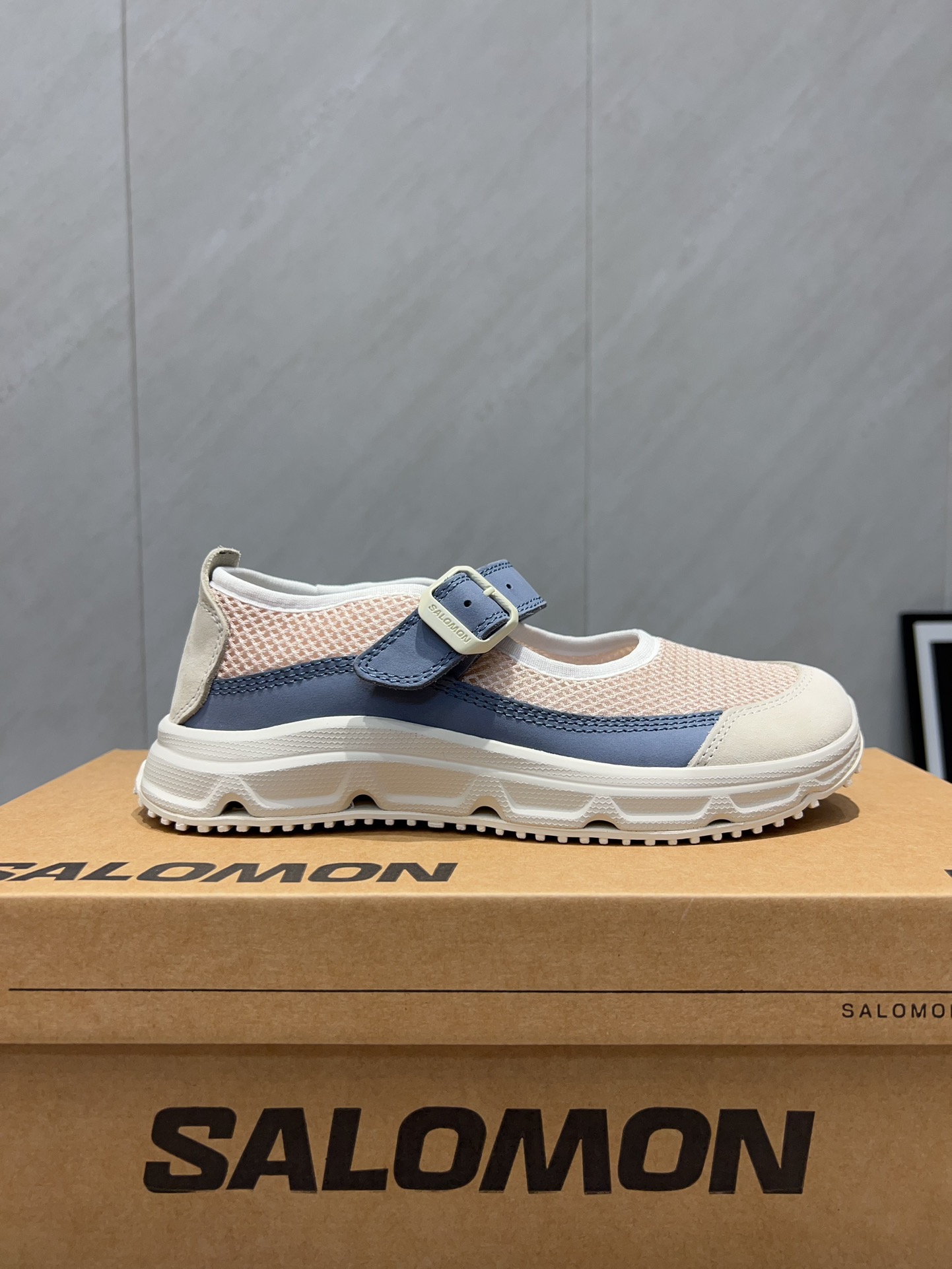 Limited Edition Salomon XT Whisper Shoes with Unique Features and Custom Design - 图片 5