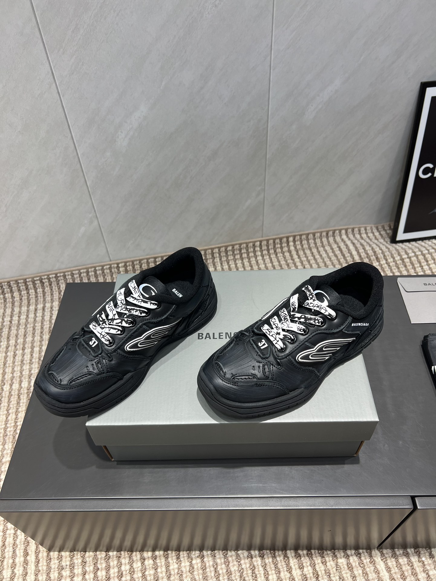 Balenciaga P888 Sneakers: Top Edition vs. Breakout Campaign Series - 图片 2