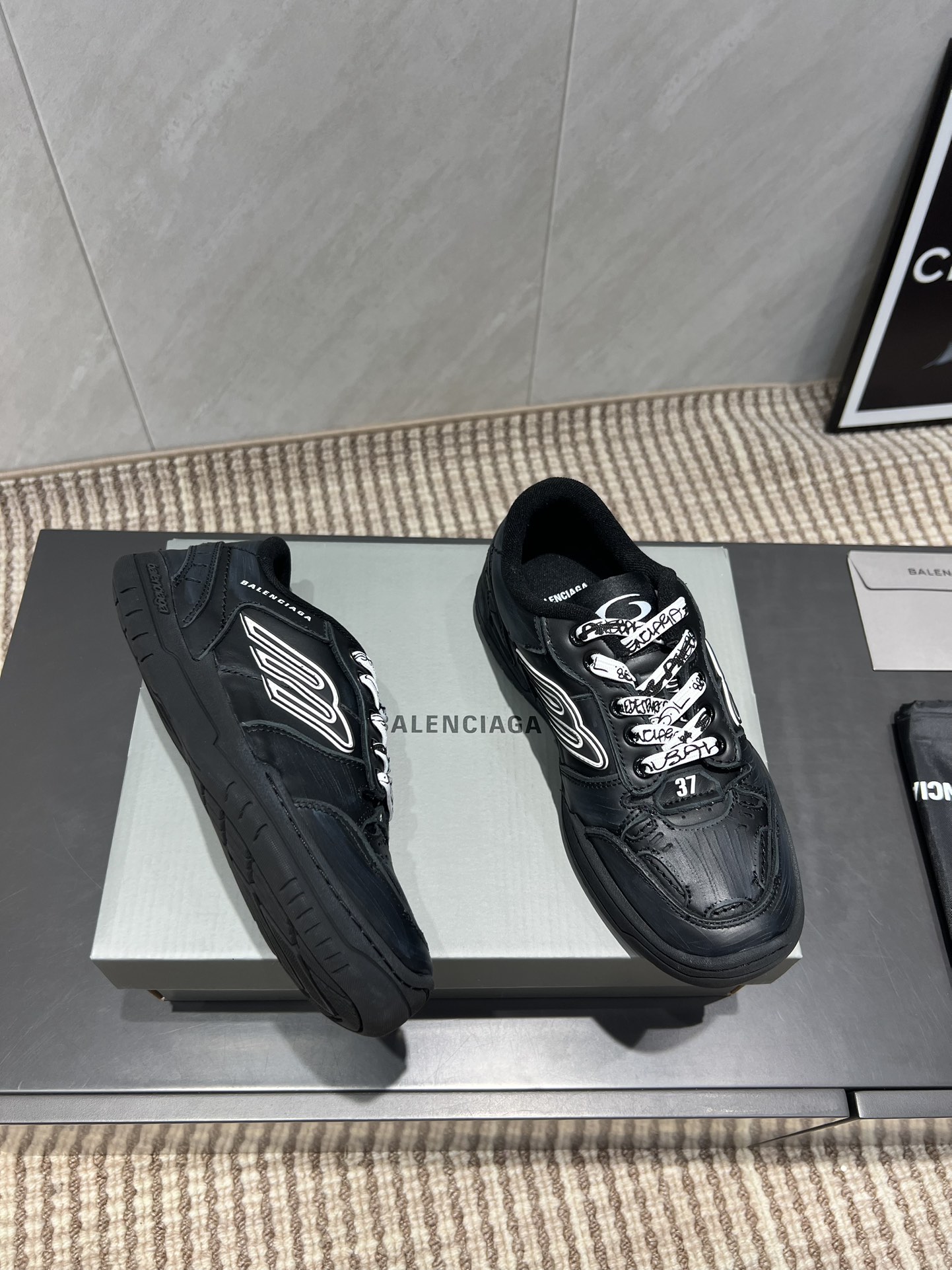Balenciaga P888 Sneakers: Top Edition vs. Breakout Campaign Series - 图片 6