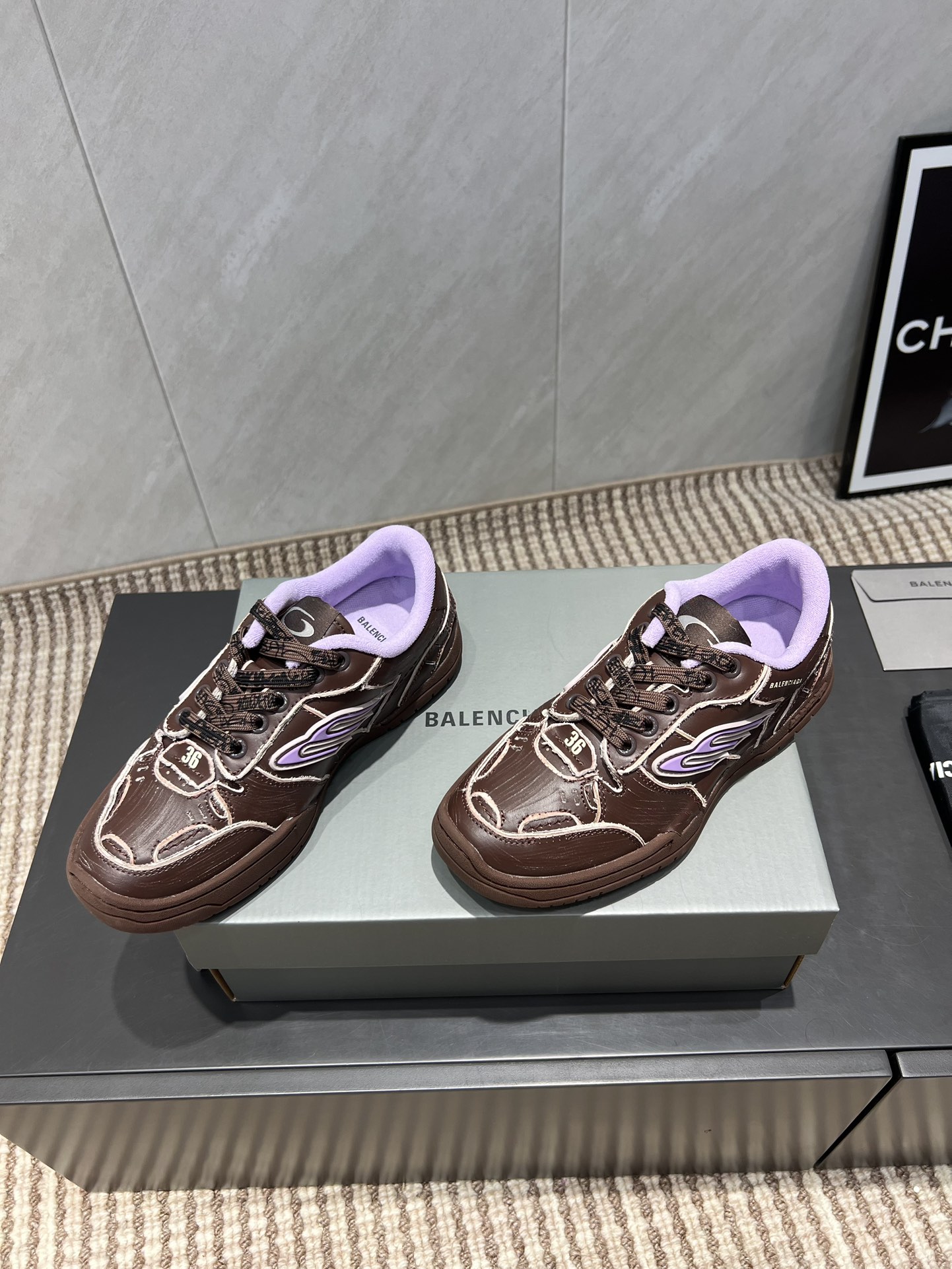 Balenciaga P888 Sneaker: Top Edition with Innovative Design Elements - 图片 2