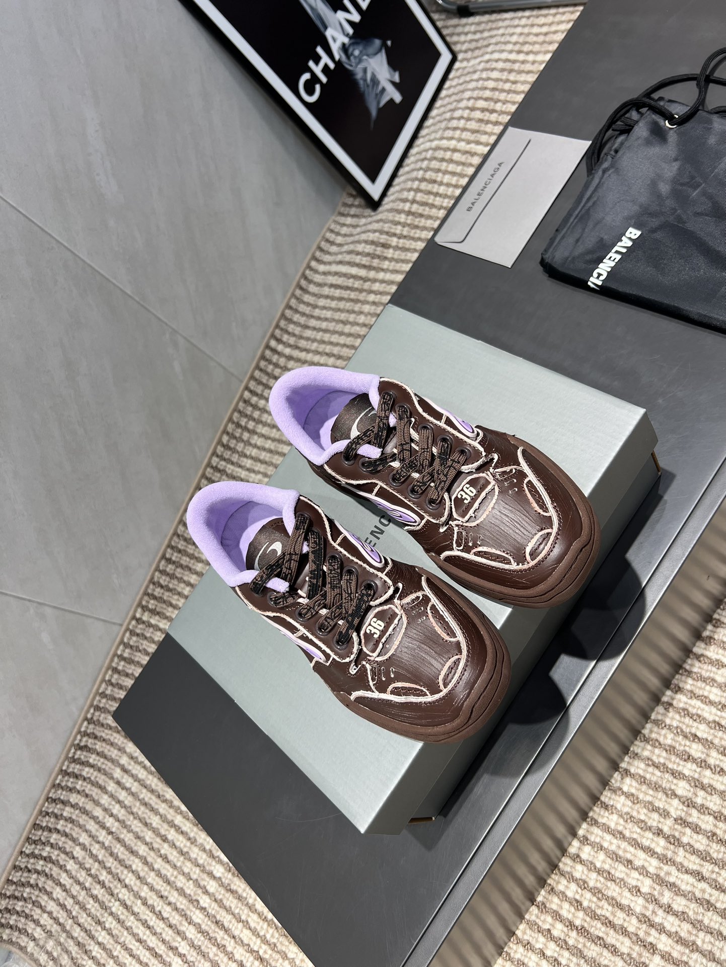 Balenciaga P888 Sneaker: Top Edition with Innovative Design Elements - 图片 3