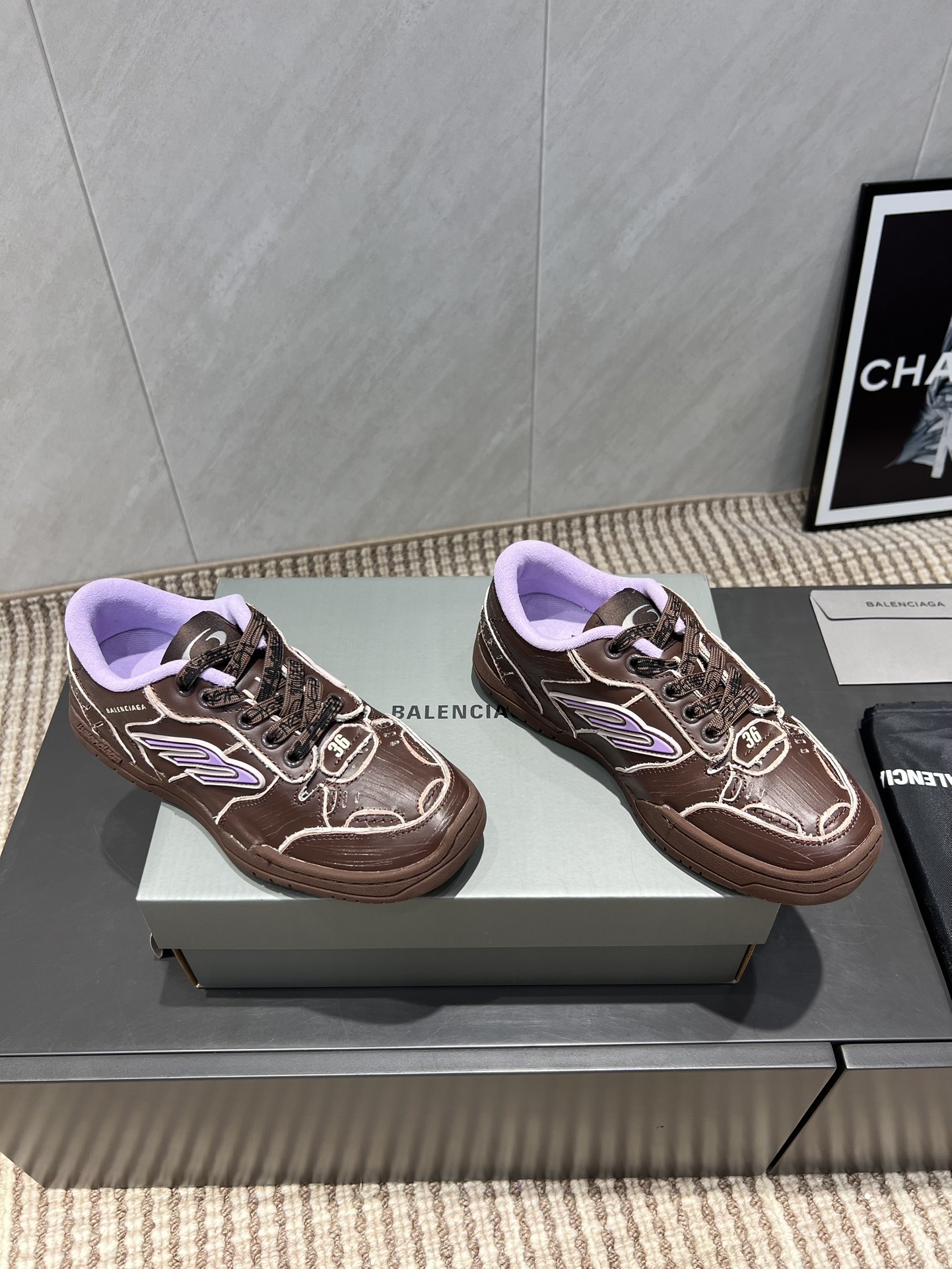 Balenciaga P888 Sneaker: Top Edition with Innovative Design Elements - 图片 1