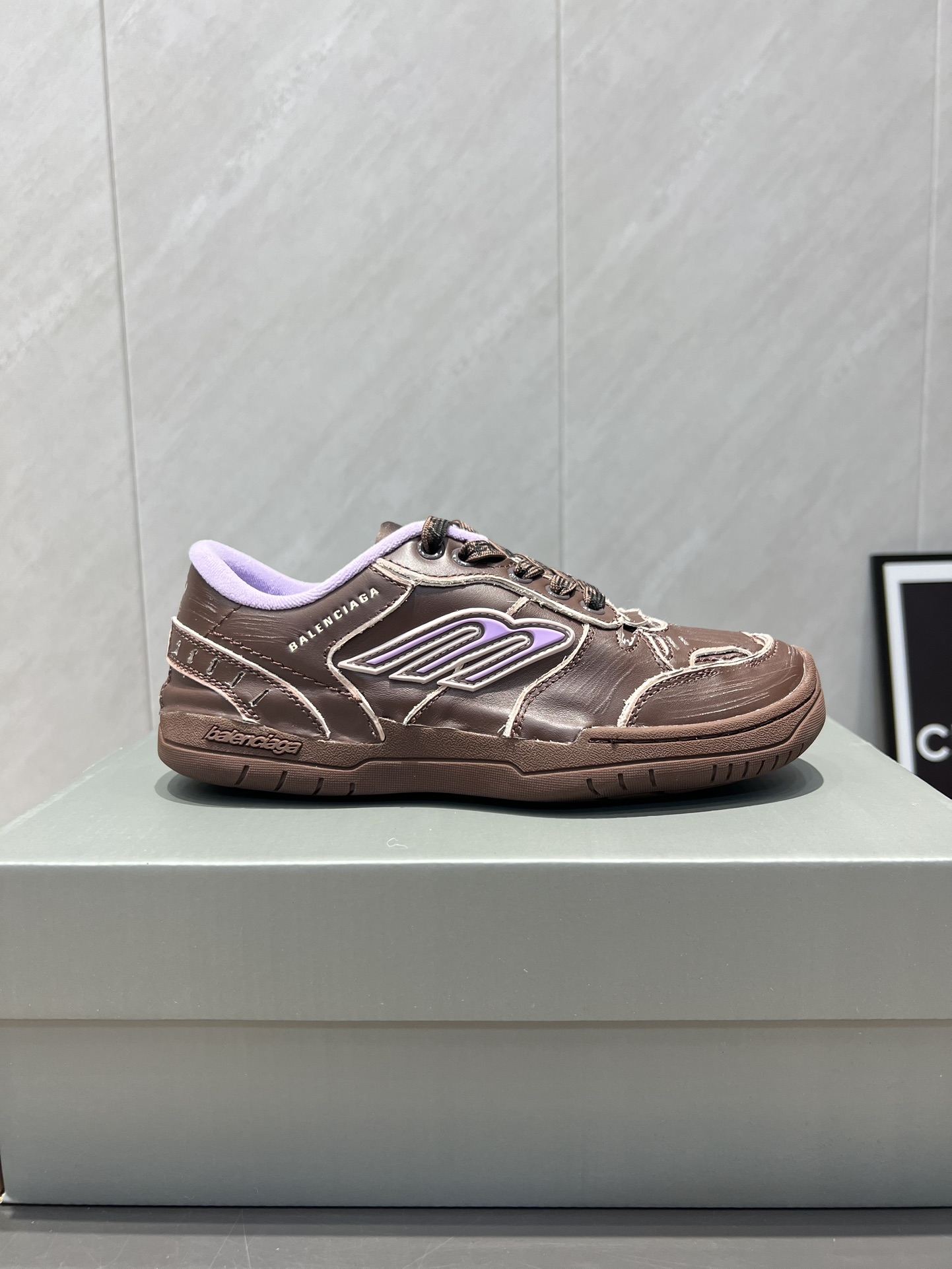 Balenciaga P888 Sneaker: Top Edition with Innovative Design Elements - 图片 4