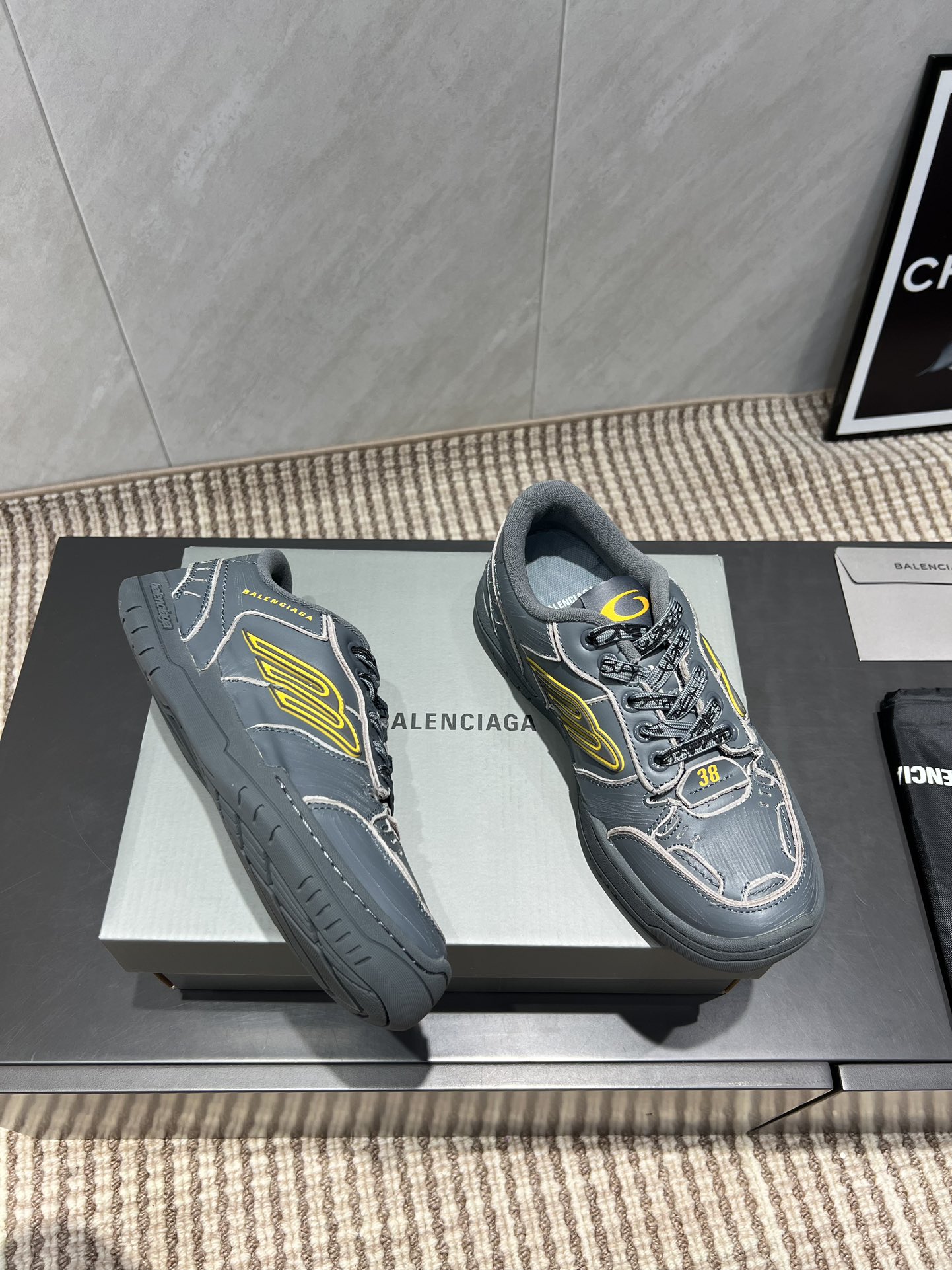 Balenciaga P888 Sneaker: Latest Breakout Campaign Series with Unique Design - 图片 6