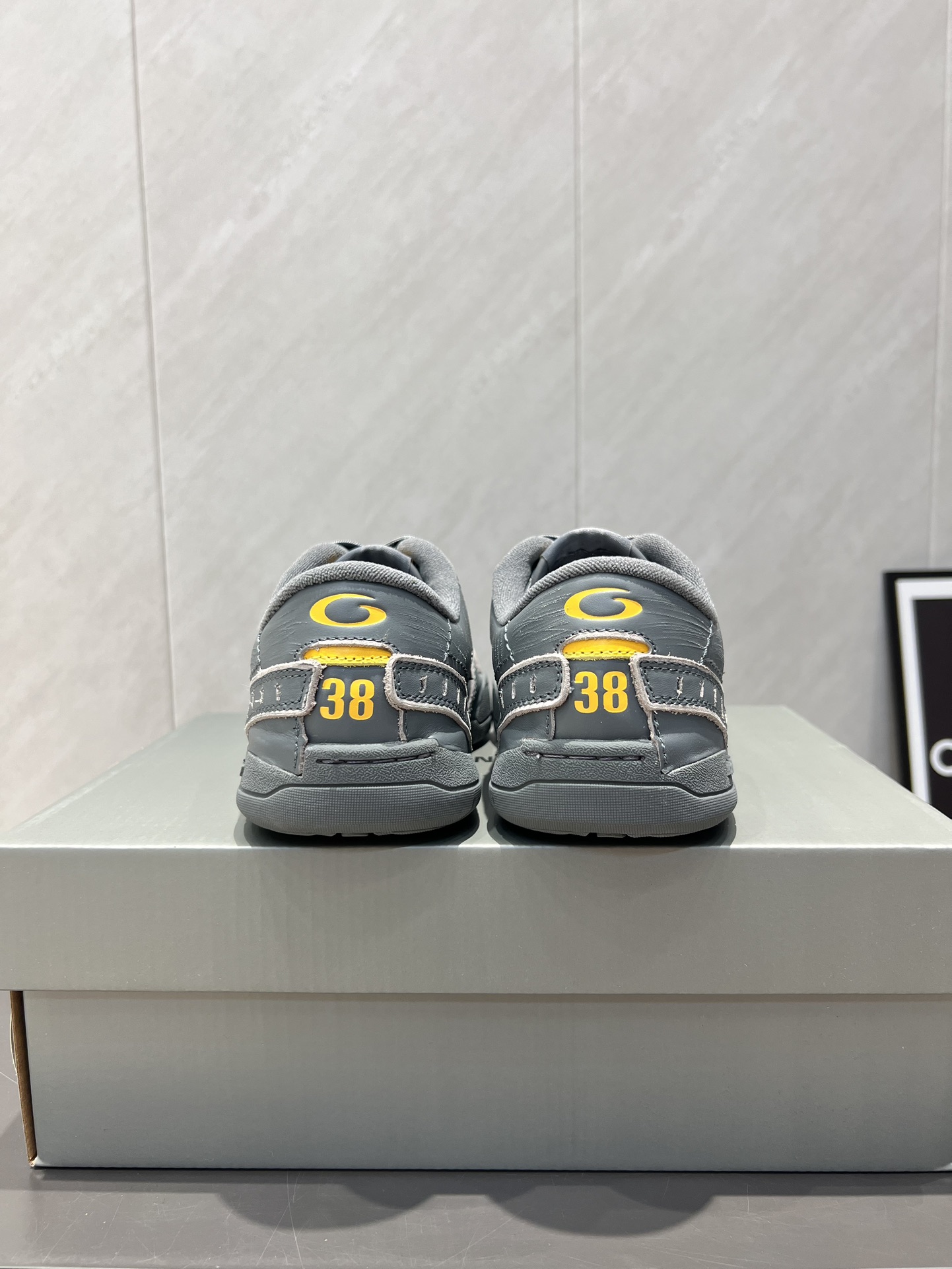 Balenciaga P888 Sneaker: Latest Breakout Campaign Series with Unique Design - 图片 7