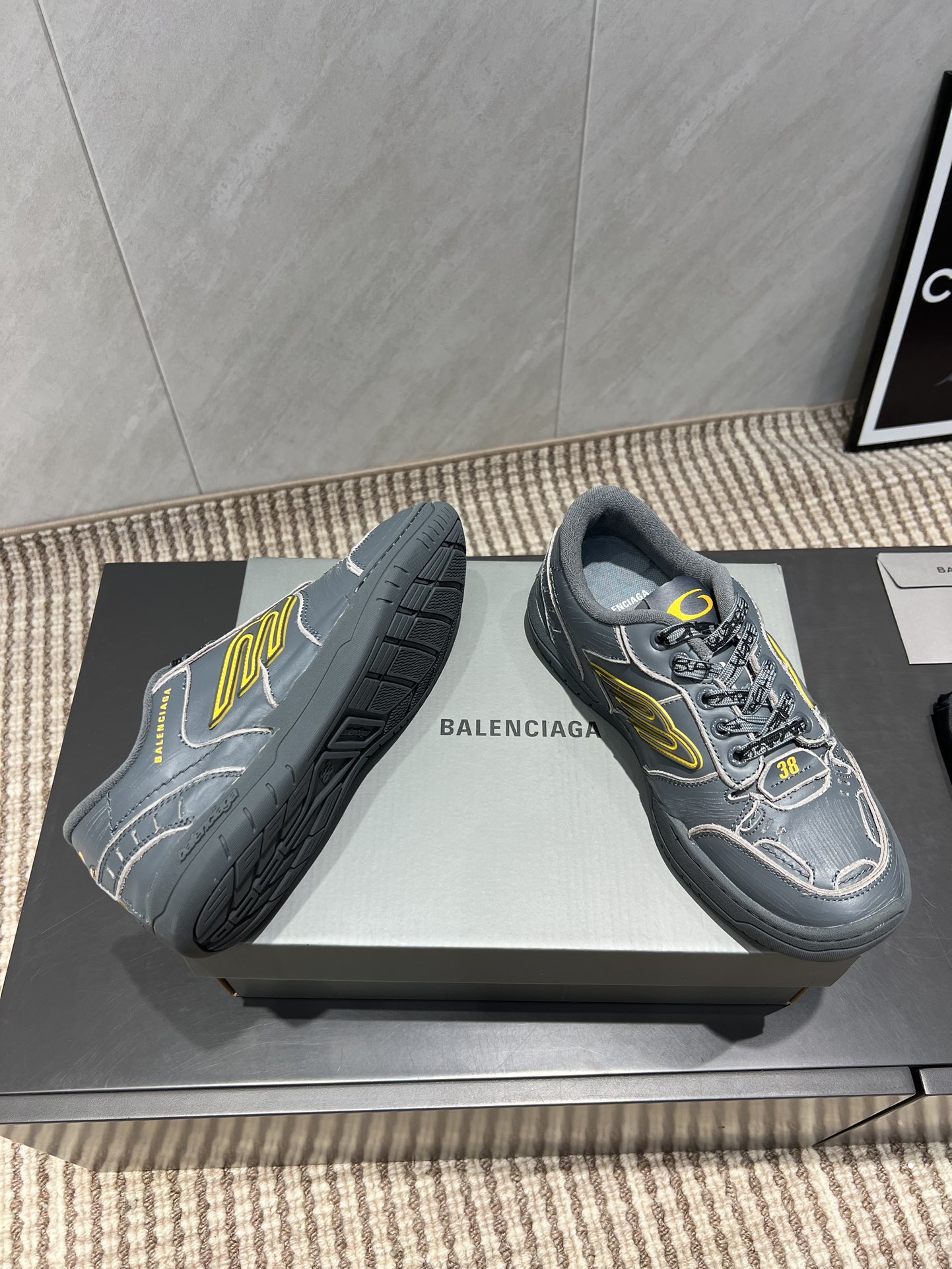 Balenciaga P888 Sneaker: Latest Breakout Campaign Series with Unique Design - 图片 8