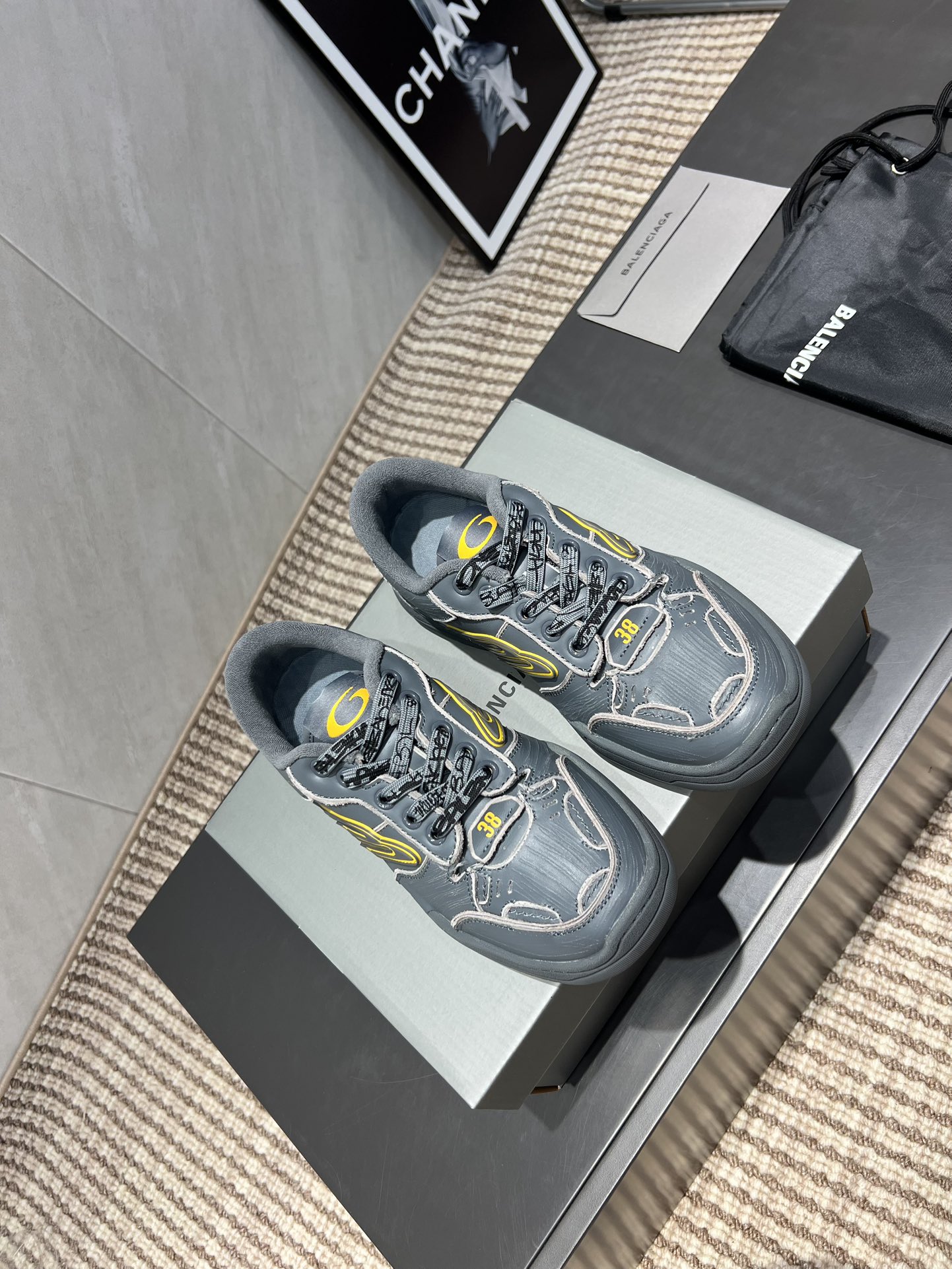 Balenciaga P888 Sneaker: Latest Breakout Campaign Series with Unique Design - 图片 3