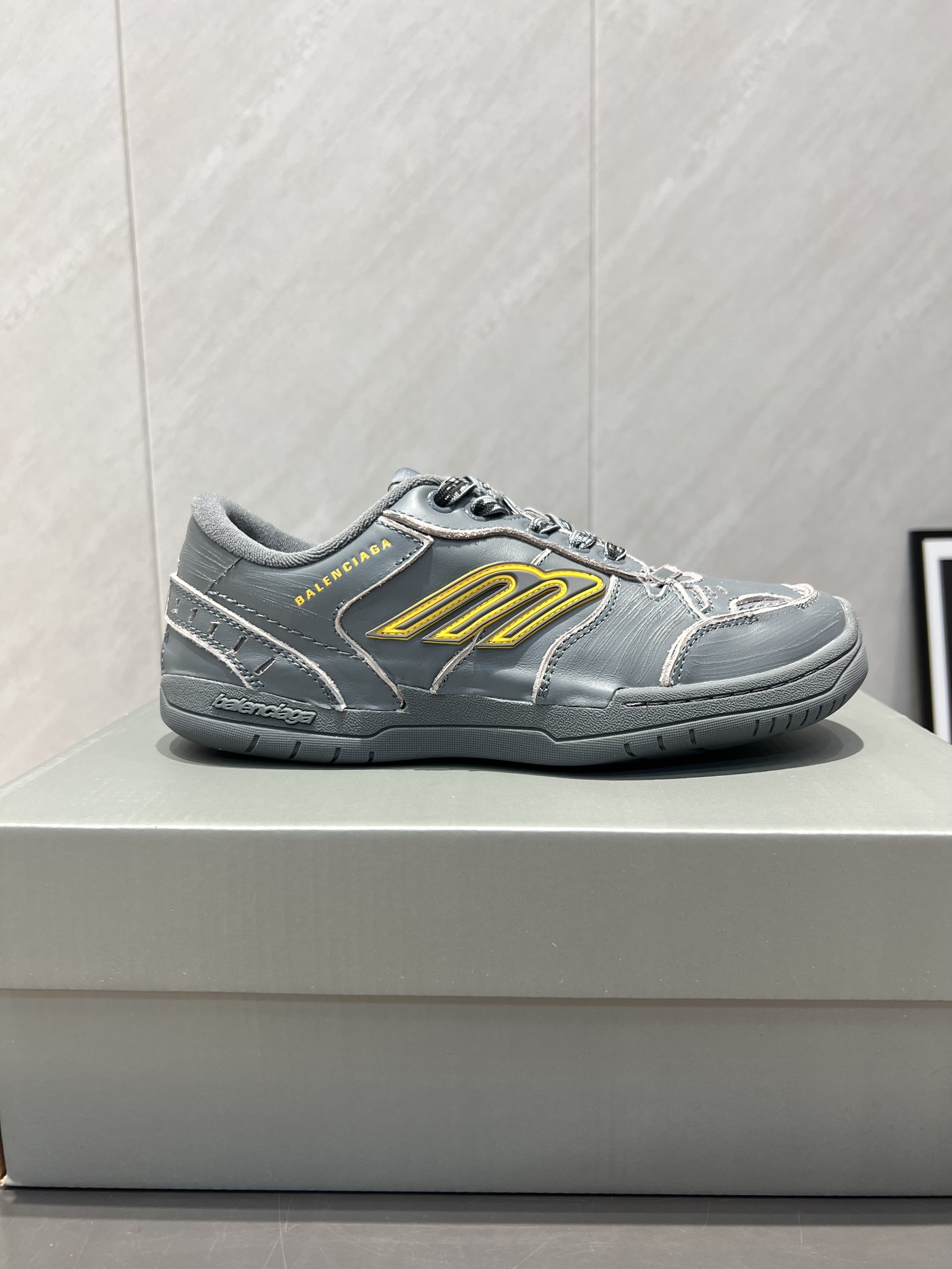 Balenciaga P888 Sneaker: Latest Breakout Campaign Series with Unique Design - 图片 4
