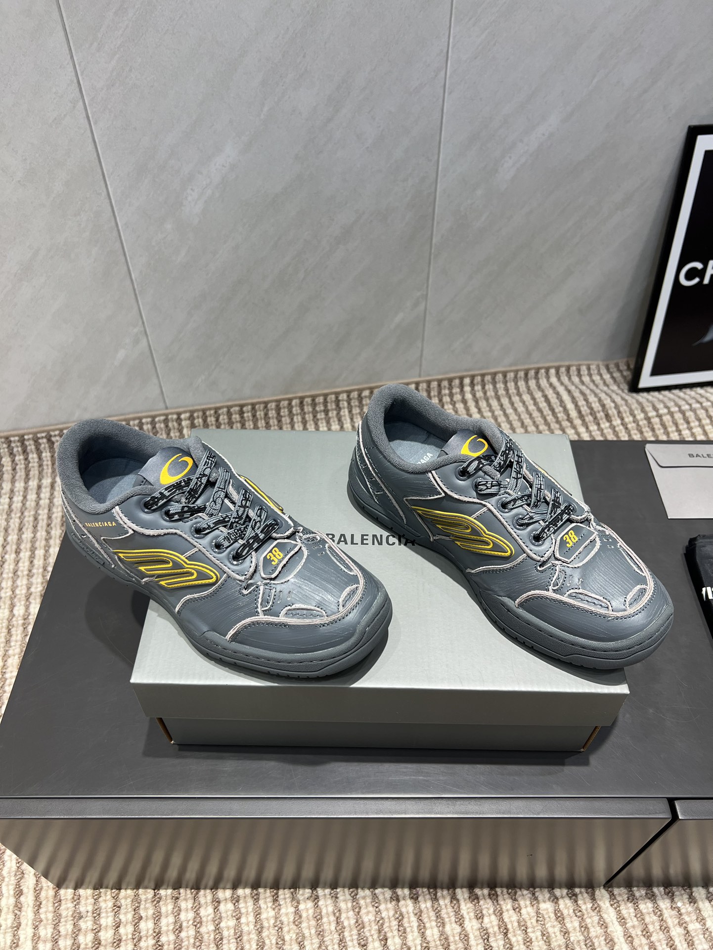 Balenciaga P888 Sneaker: Latest Breakout Campaign Series with Unique Design - 图片 1