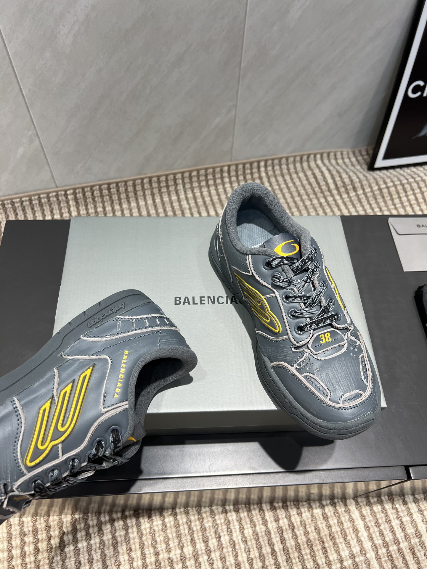Balenciaga P888 Sneaker: Latest Breakout Campaign Series with Unique Design - 图片 5