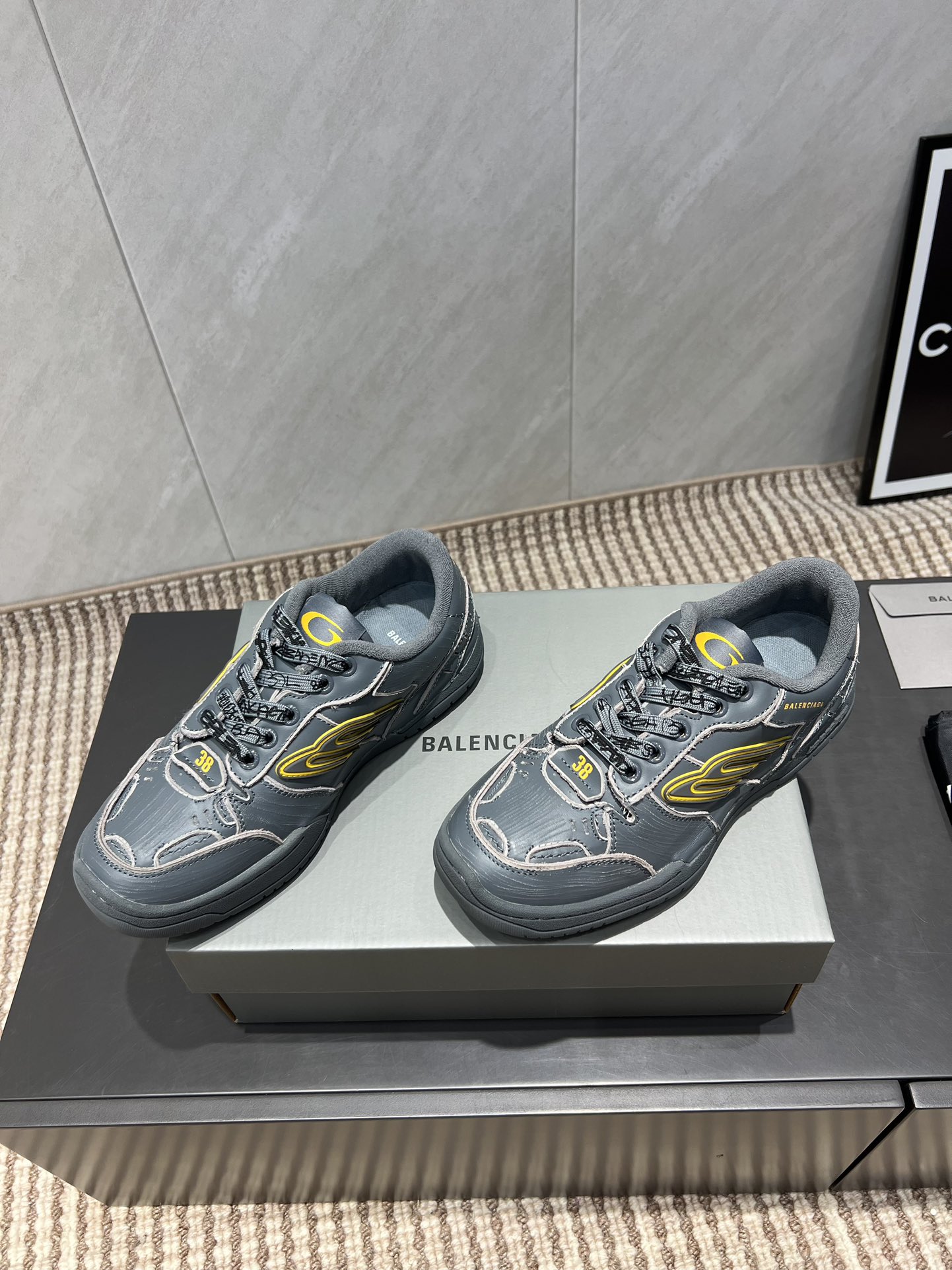 Balenciaga P888 Sneaker: Latest Breakout Campaign Series with Unique Design - 图片 2
