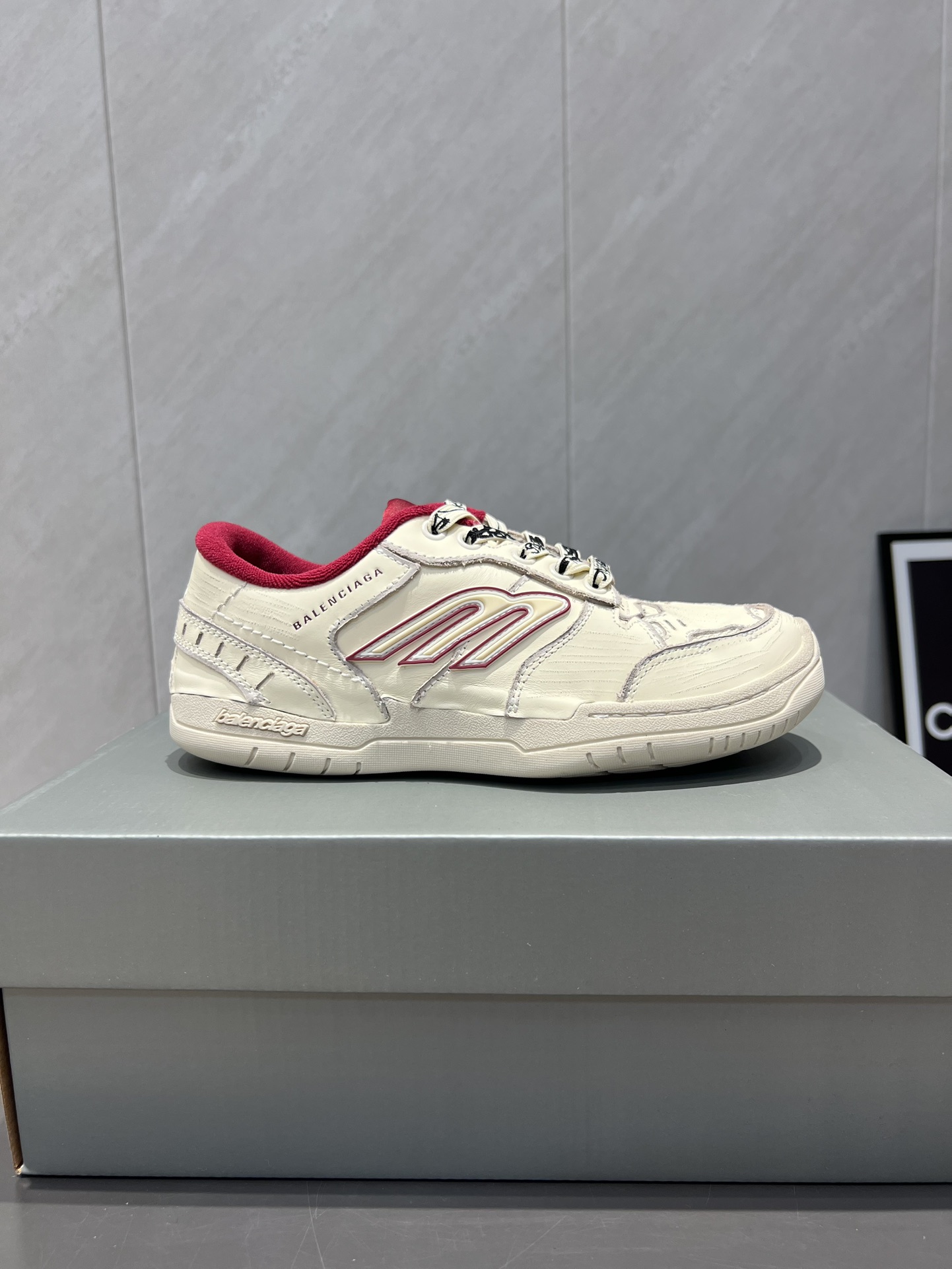 Balenciaga P888 Sneakers: Innovative Design Inspired by Track and Runner Models