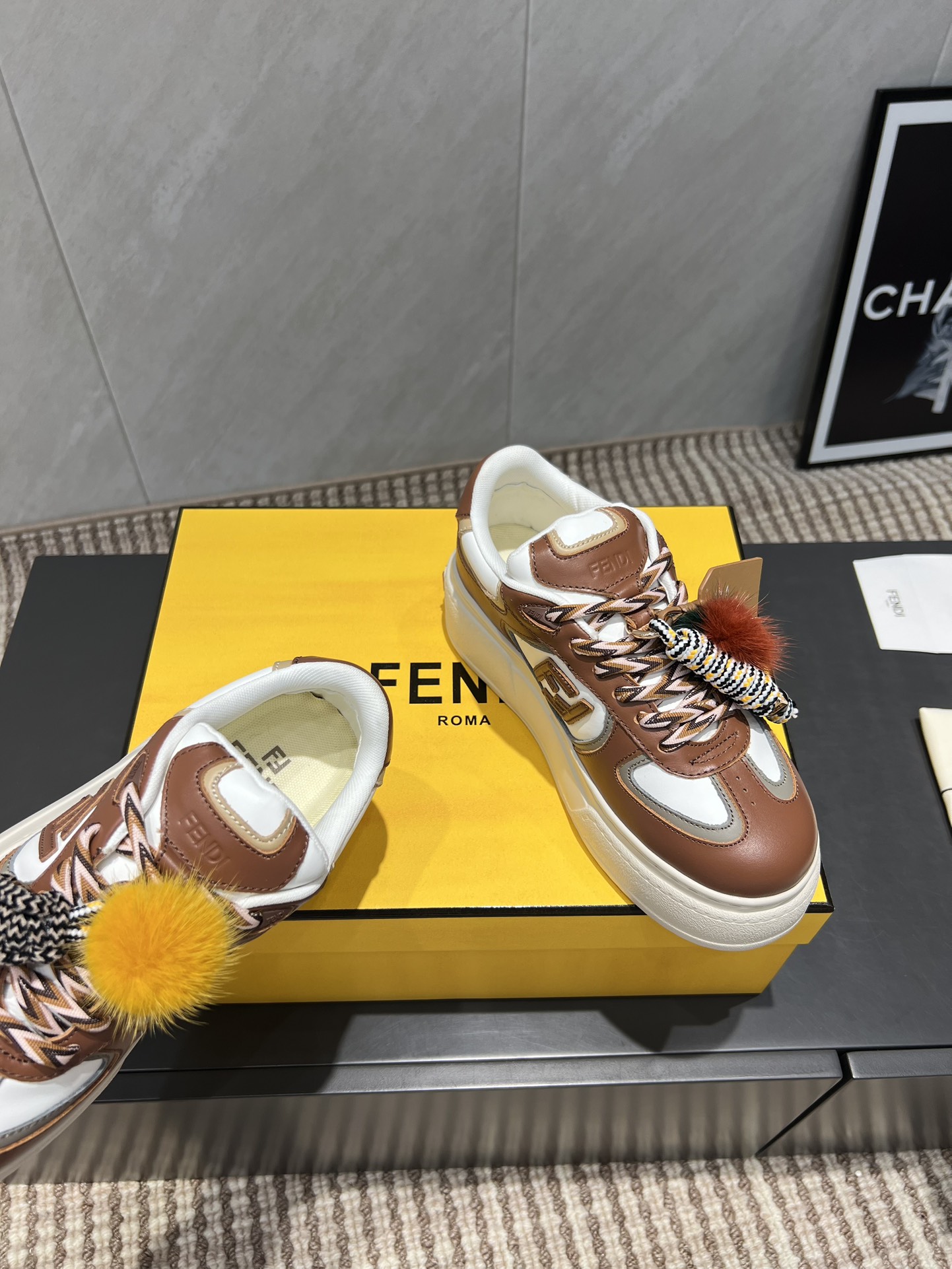 Fashion Collection: Futuristic Designer Footwear with High-Tech Features - 图片 6