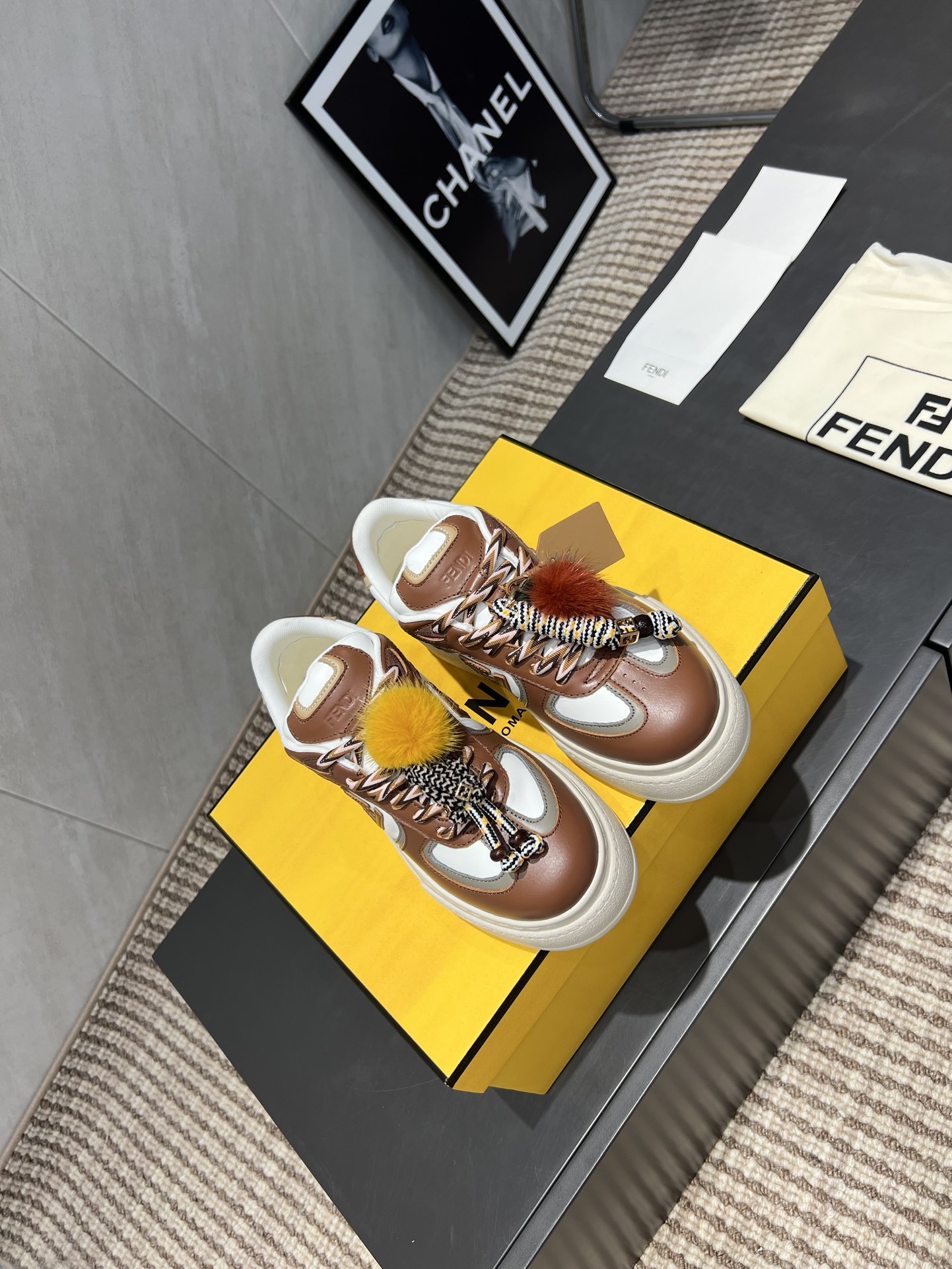 Fashion Collection: Futuristic Designer Footwear with High-Tech Features - 图片 3