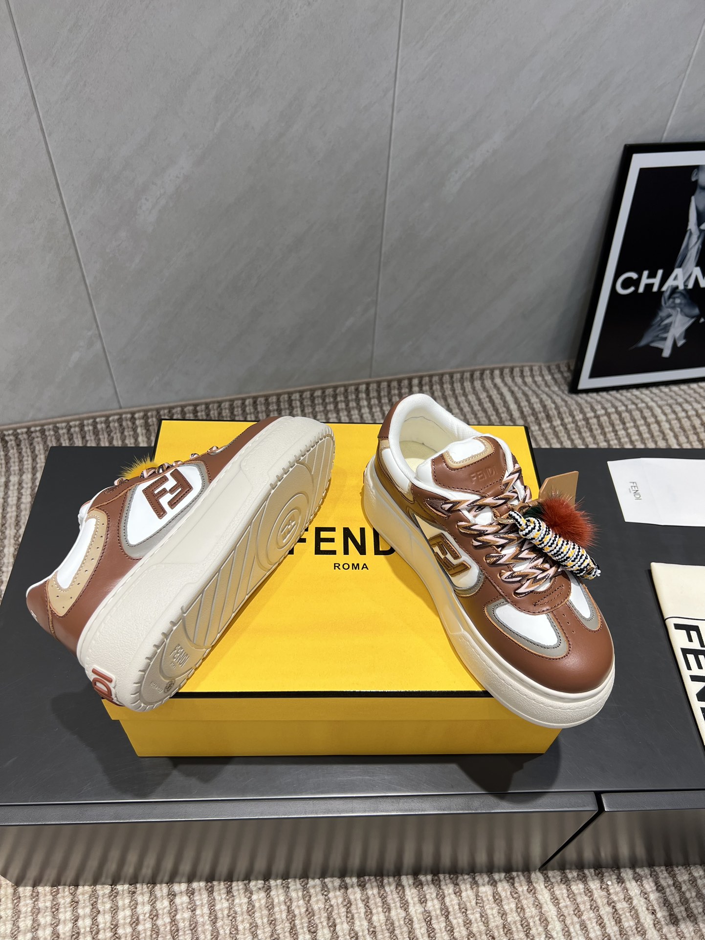 Fashion Collection: Futuristic Designer Footwear with High-Tech Features - 图片 8