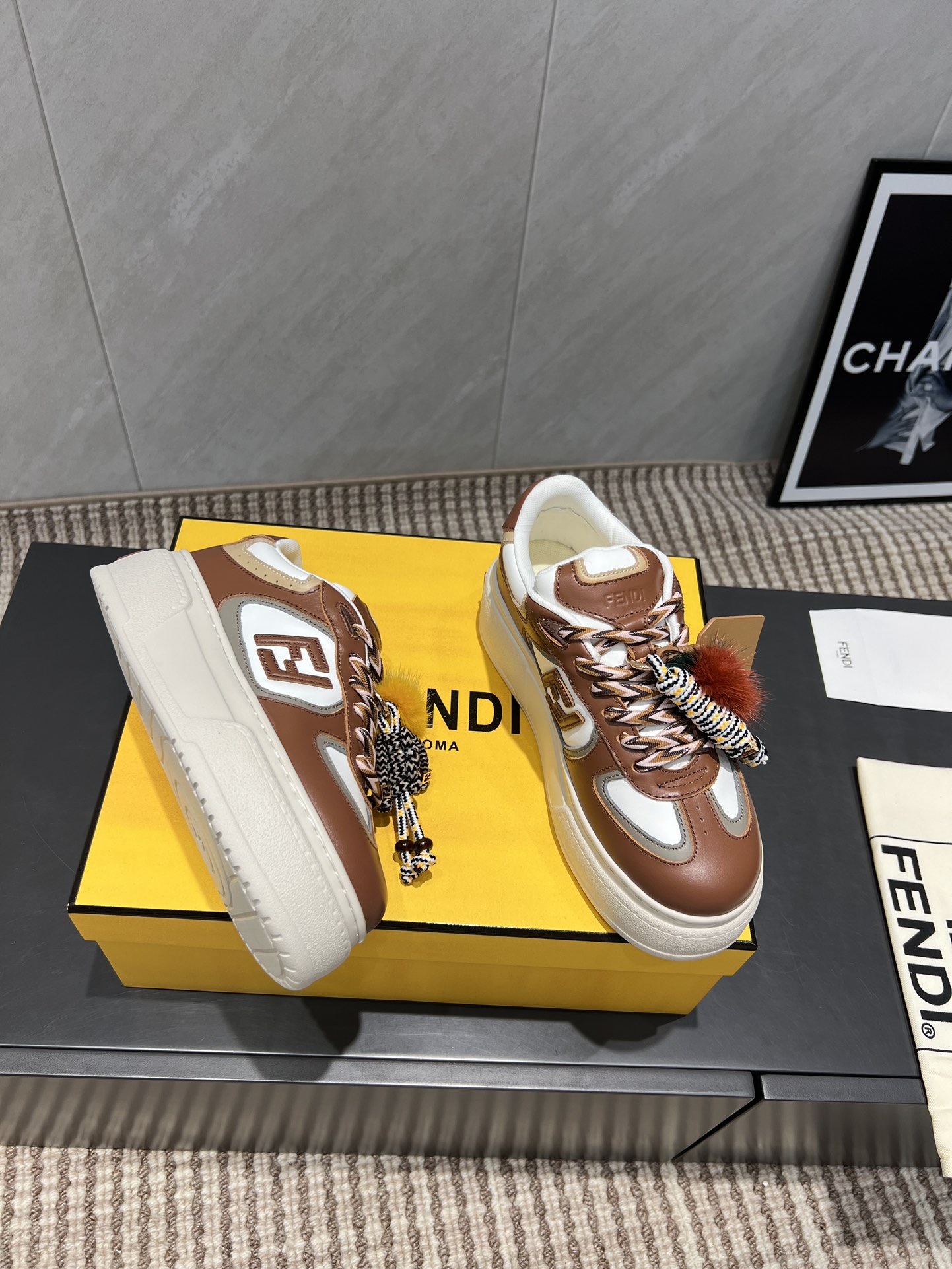 Fashion Collection: Futuristic Designer Footwear with High-Tech Features - 图片 5