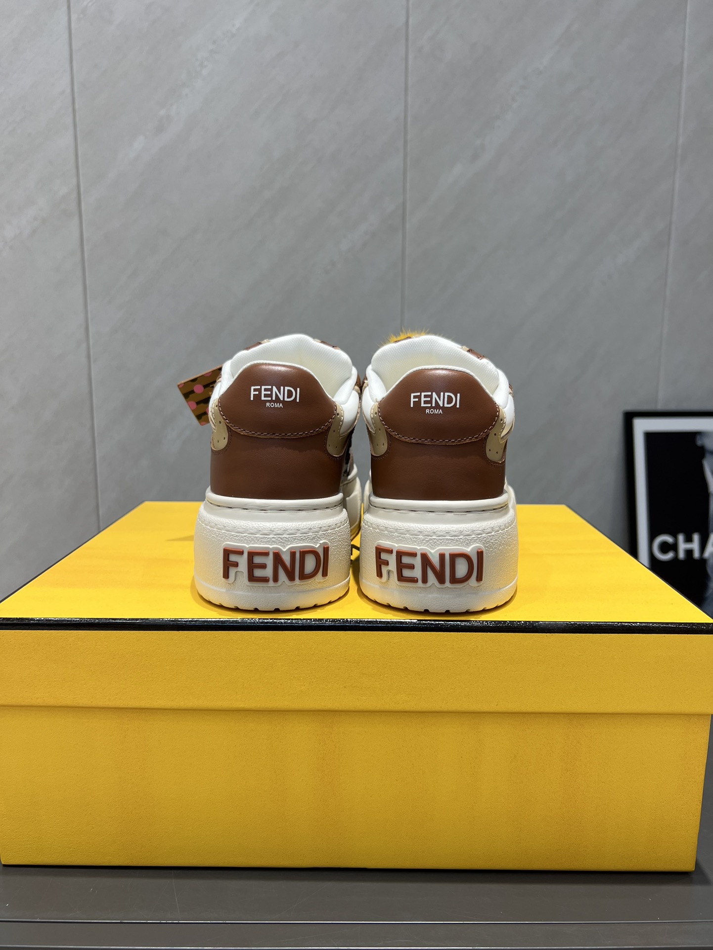 Fashion Collection: Futuristic Designer Footwear with High-Tech Features - 图片 7
