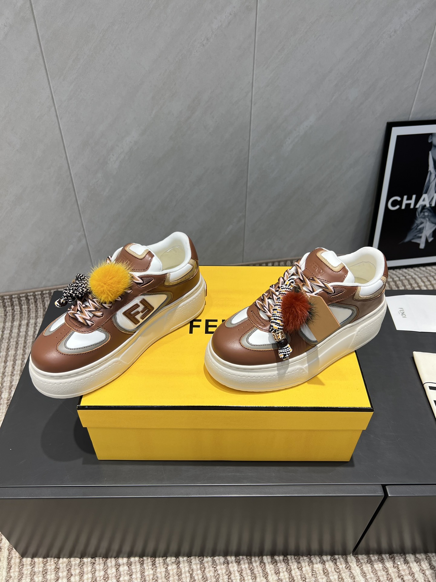 Fashion Collection: Futuristic Designer Footwear with High-Tech Features - 图片 2