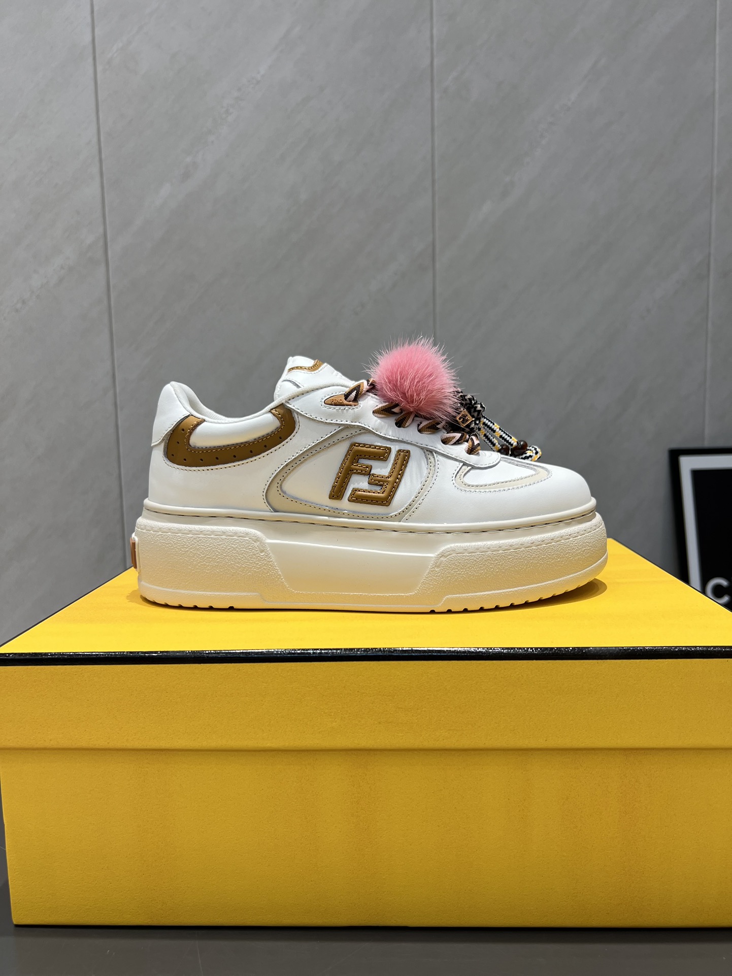 “Original Designer Footwear Collection: High-Quality, Customized, and Comfortable” - 图片 4