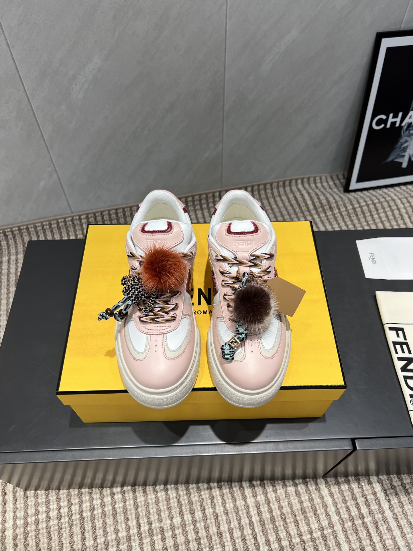 Fashion Collection: Futuristic Design with Zirconium Fabric and Original Features - 图片 9
