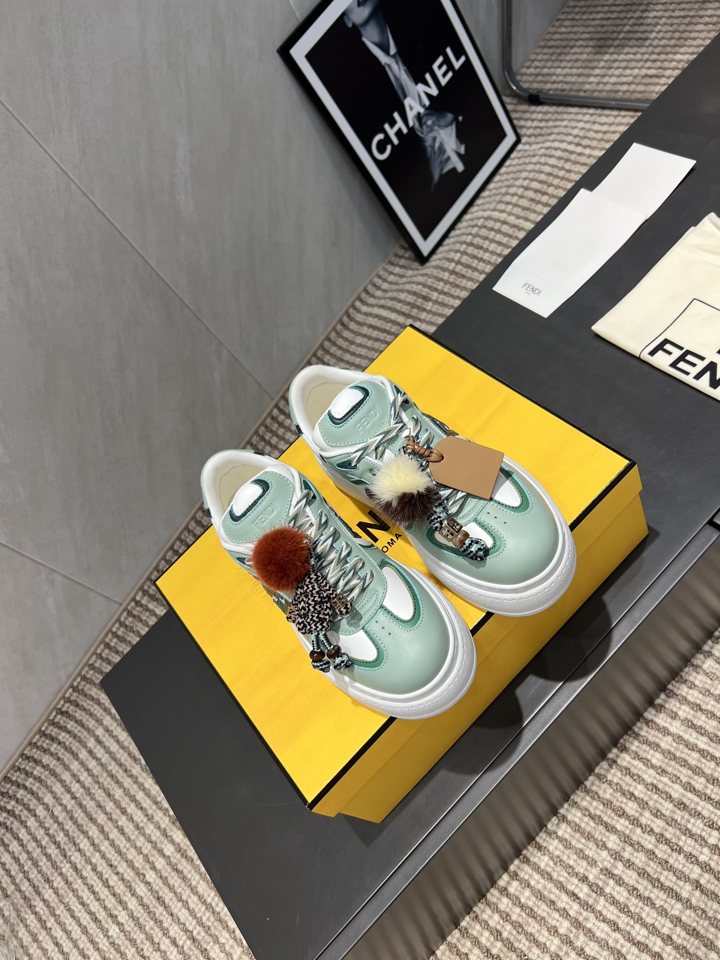Fashion Collection: Monopoly-Inspired Colorful Footwear with Innovative Design - 图片 3