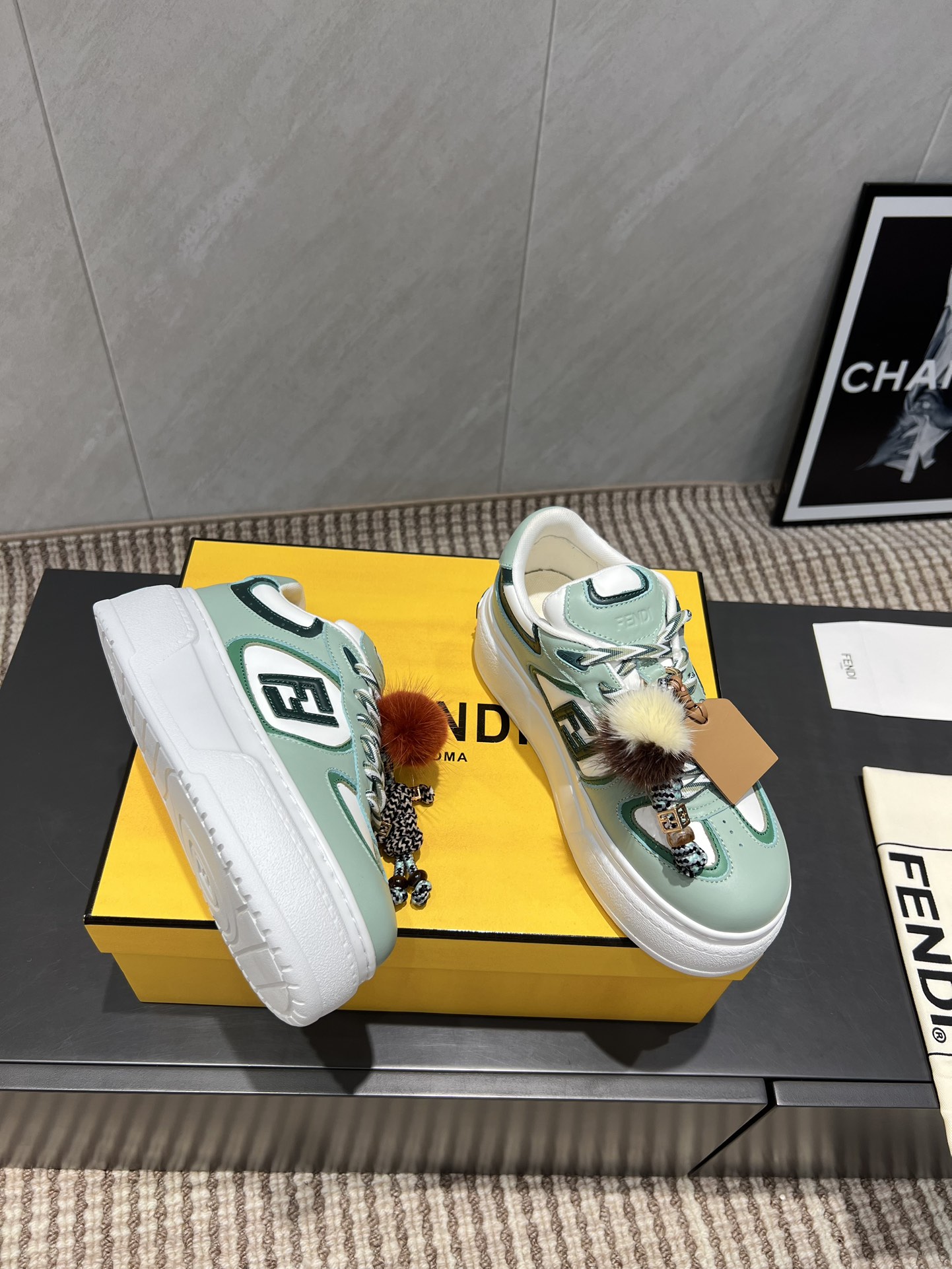 Fashion Collection: Monopoly-Inspired Colorful Footwear with Innovative Design - 图片 5