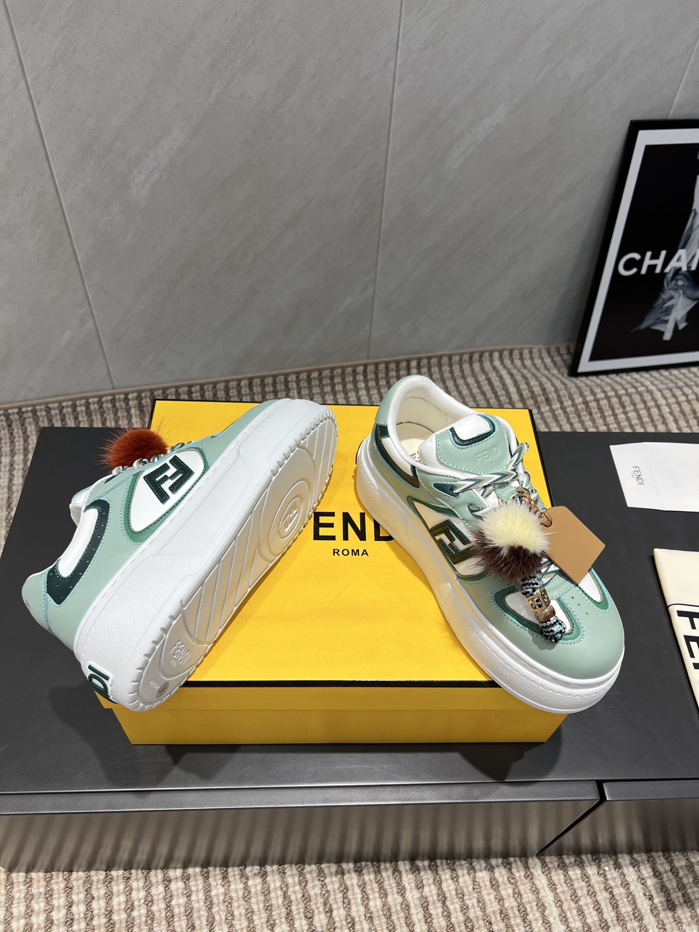 Fashion Collection: Monopoly-Inspired Colorful Footwear with Innovative Design - 图片 8