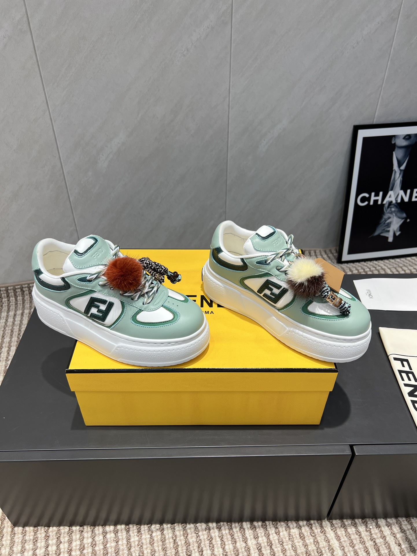 Fashion Collection: Monopoly-Inspired Colorful Footwear with Innovative Design - 图片 1