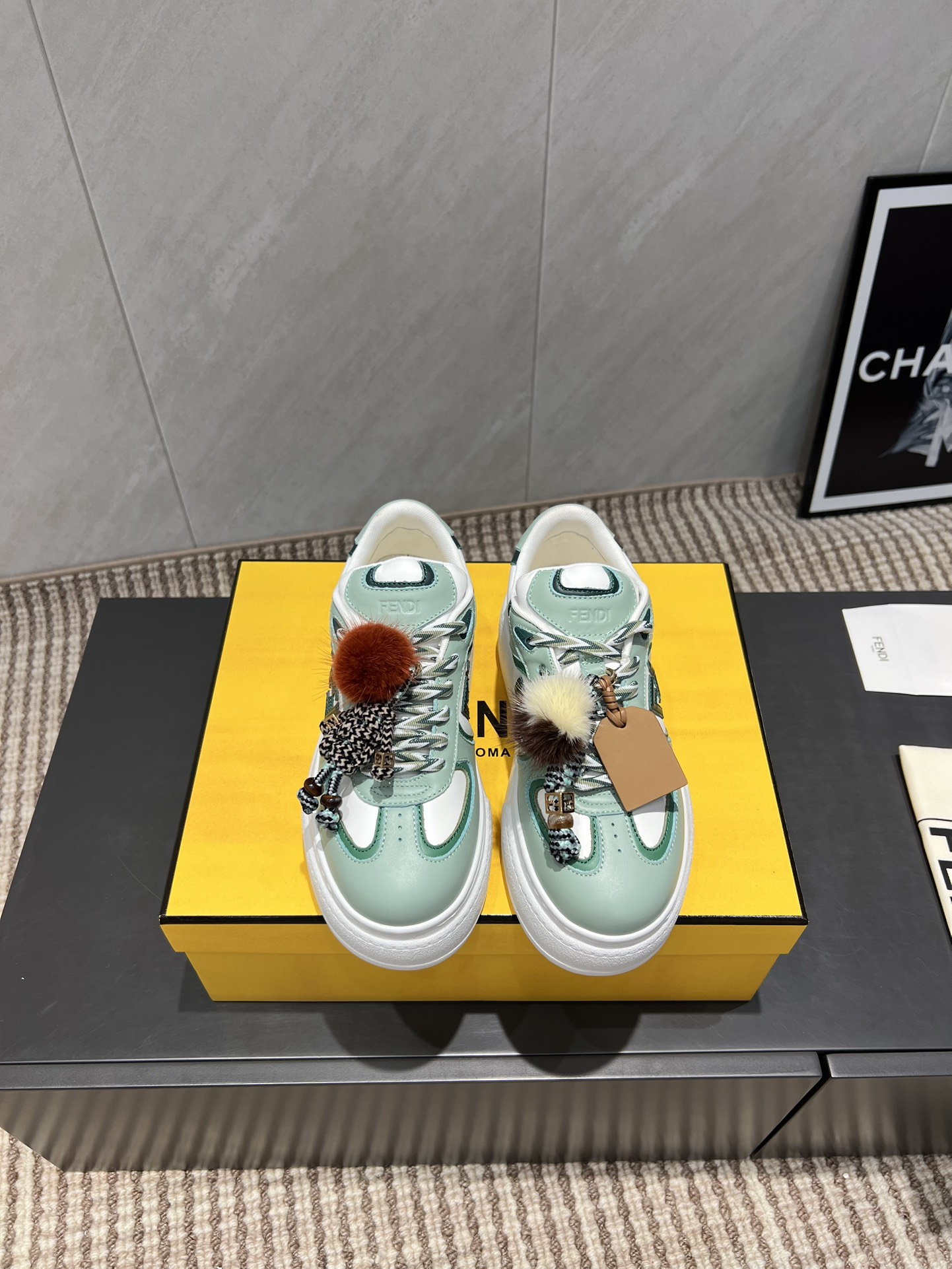 Fashion Collection: Monopoly-Inspired Colorful Footwear with Innovative Design - 图片 9