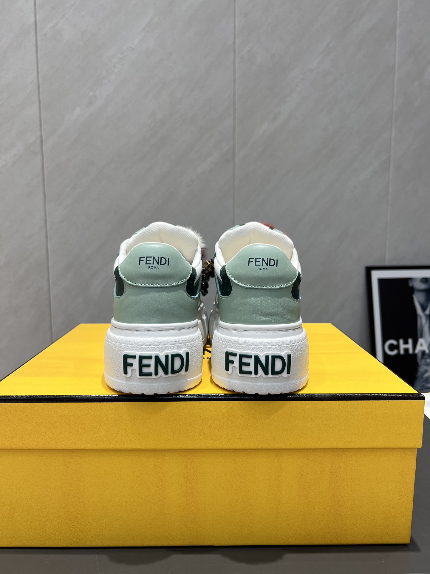 Fashion Collection: Monopoly-Inspired Colorful Footwear with Innovative Design - 图片 7