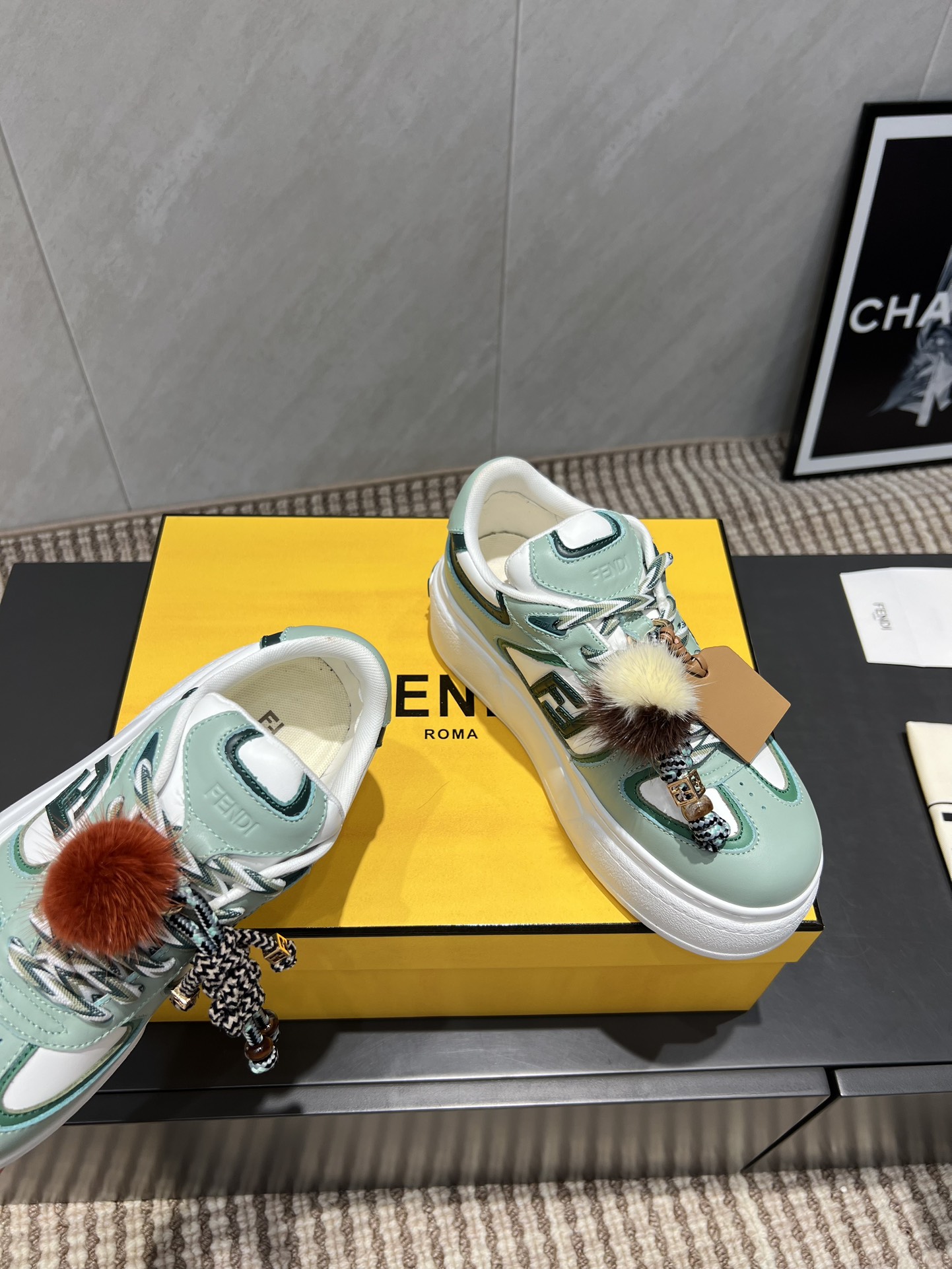 Fashion Collection: Monopoly-Inspired Colorful Footwear with Innovative Design - 图片 6